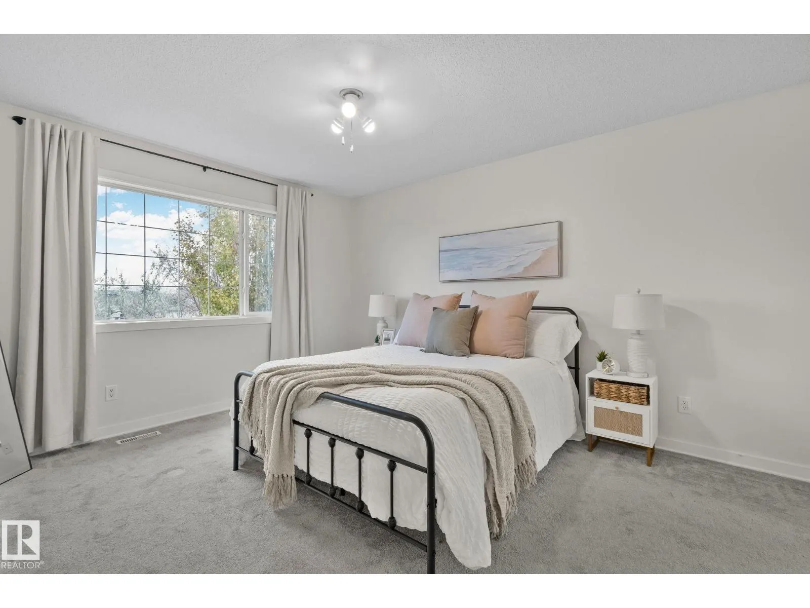 1156 118A ST NW