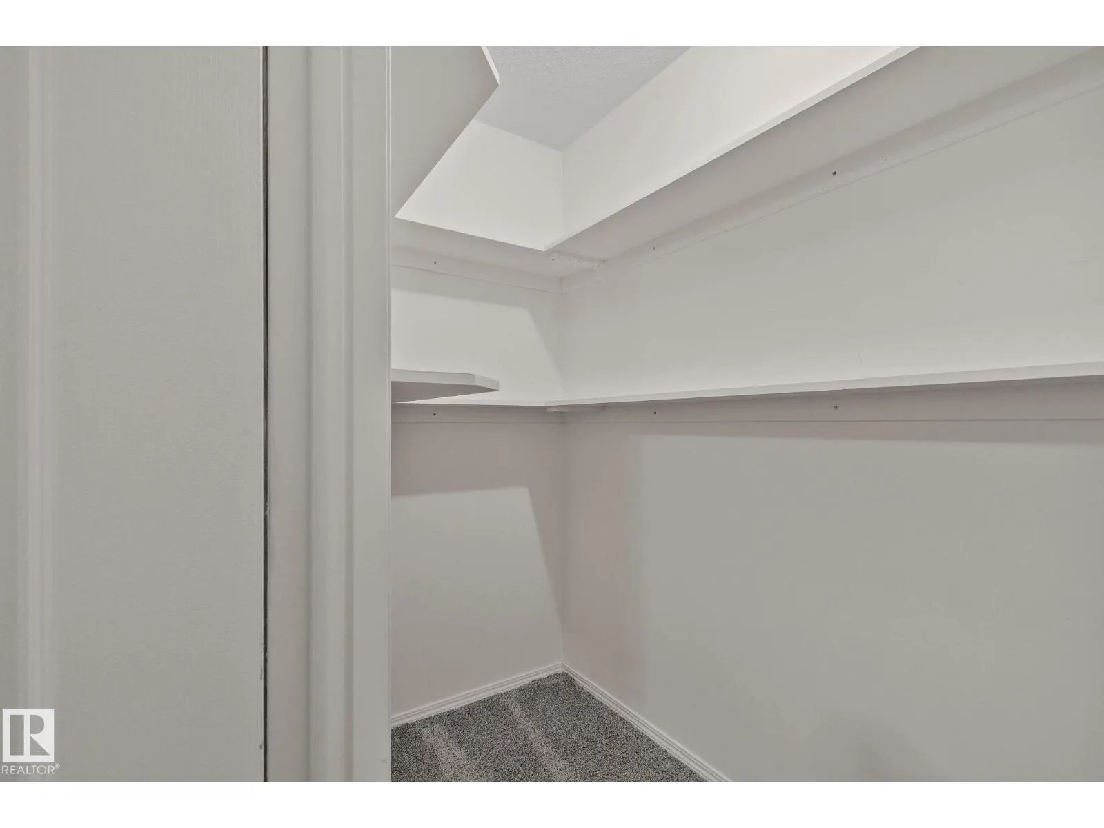 1156 118A ST NW
