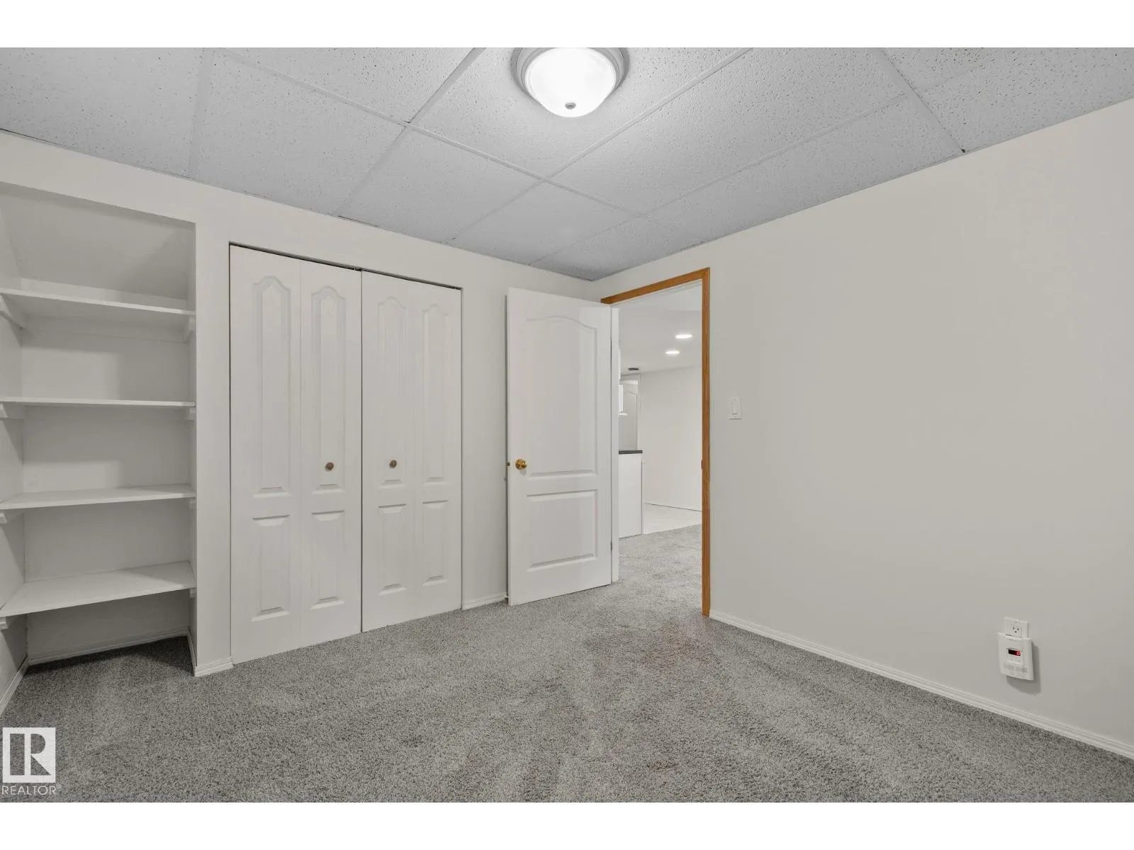 1156 118A ST NW