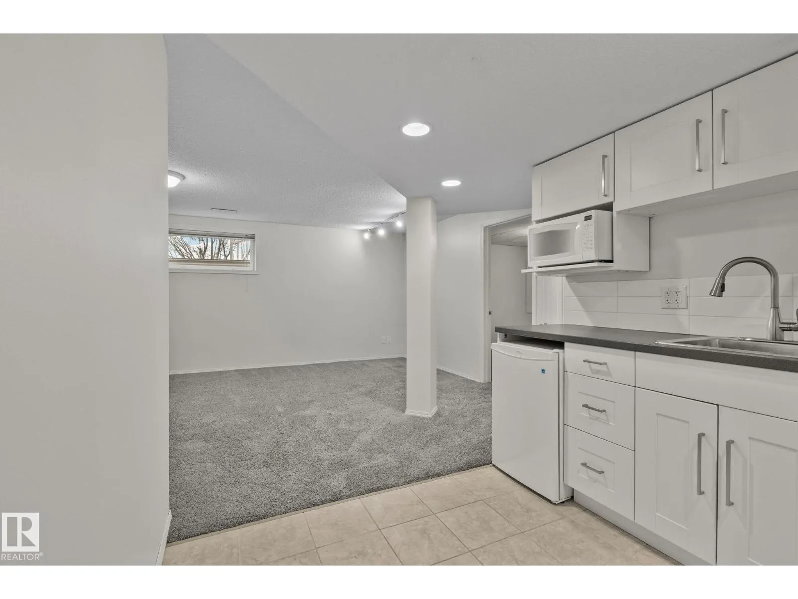 1156 118A ST NW