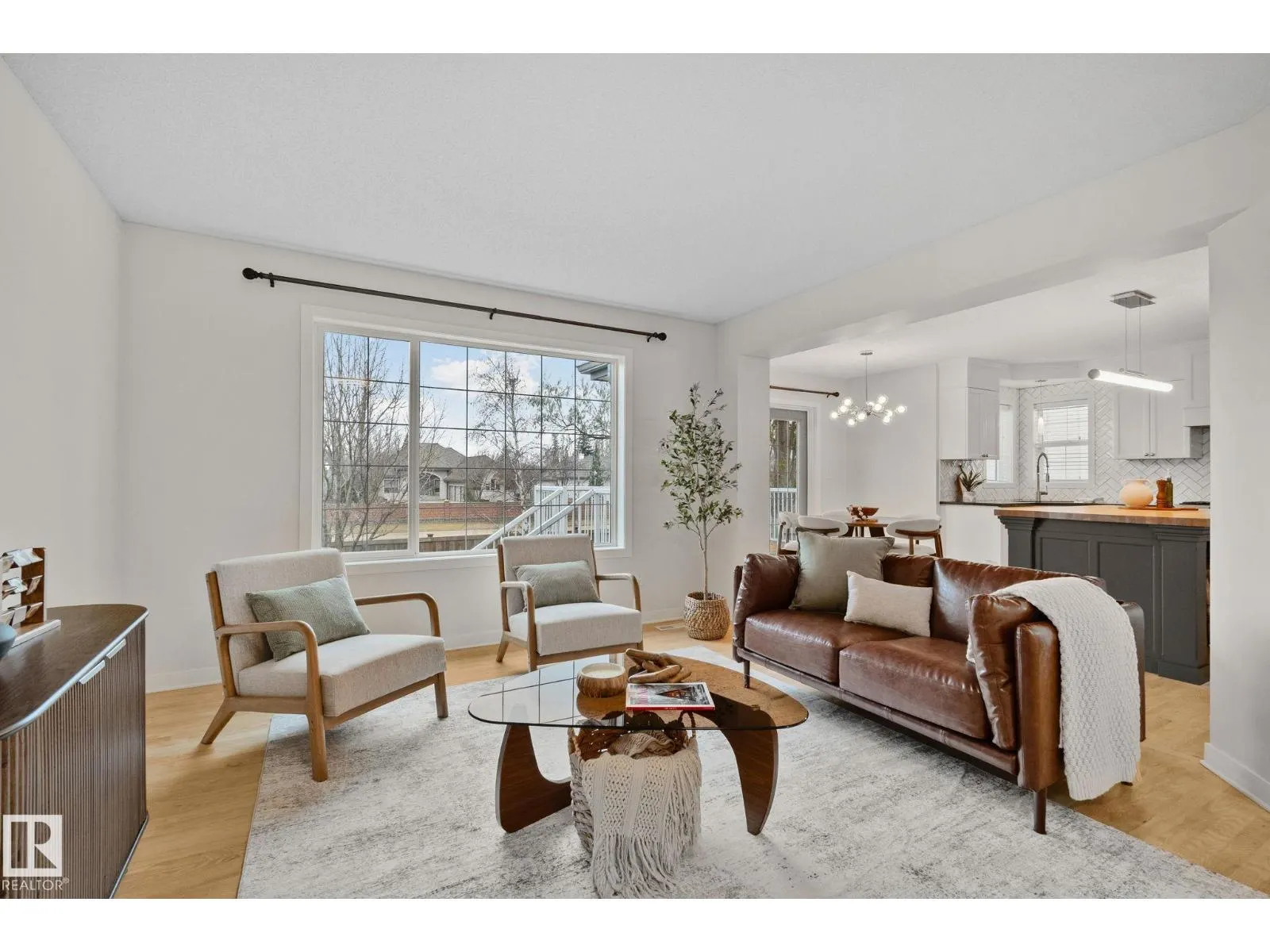 1156 118A ST NW