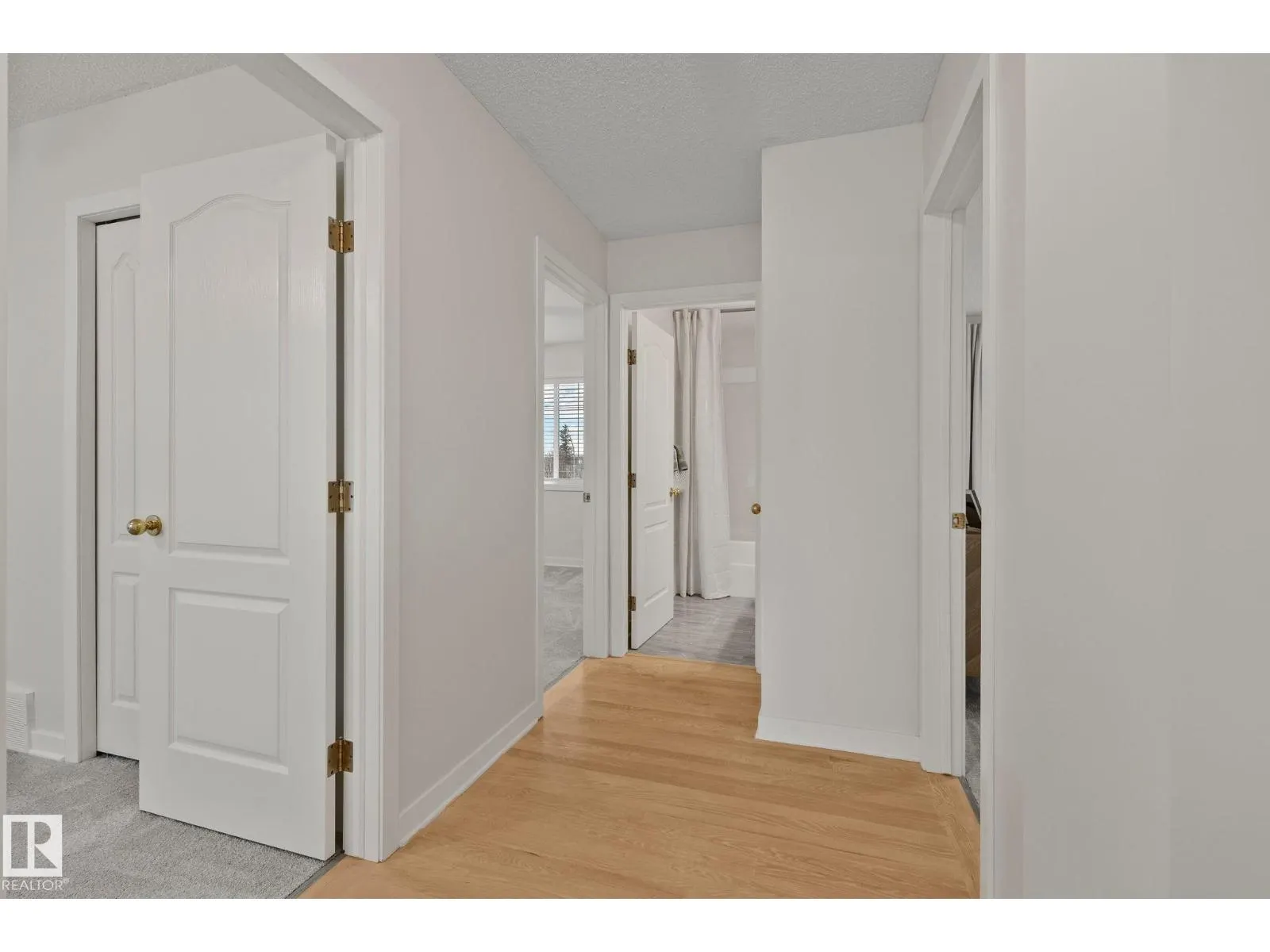 1156 118A ST NW