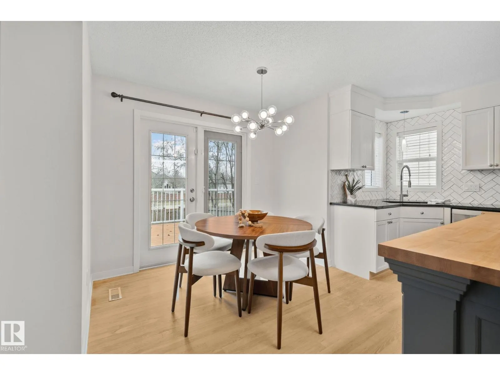 1156 118A ST NW