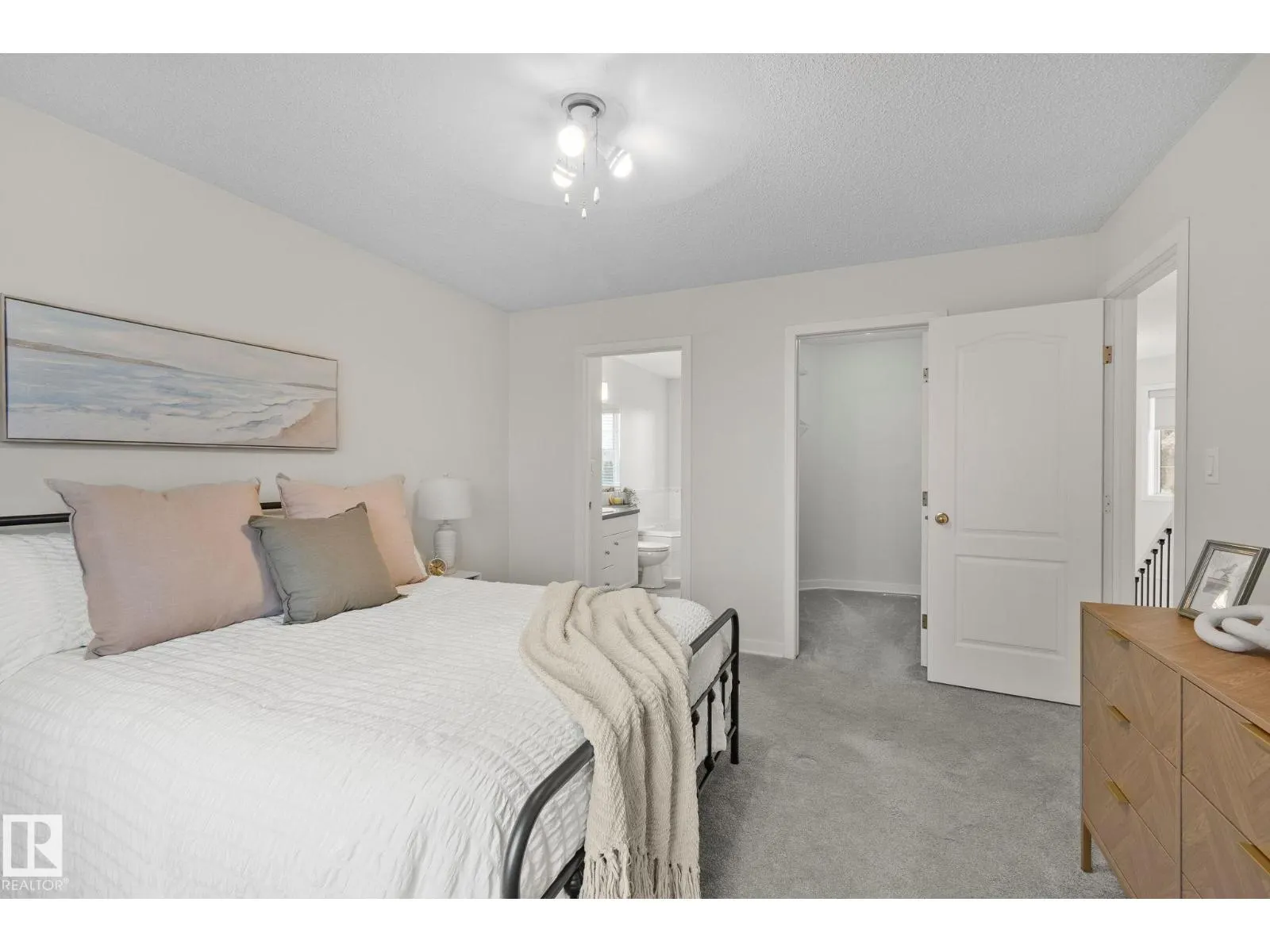 1156 118A ST NW