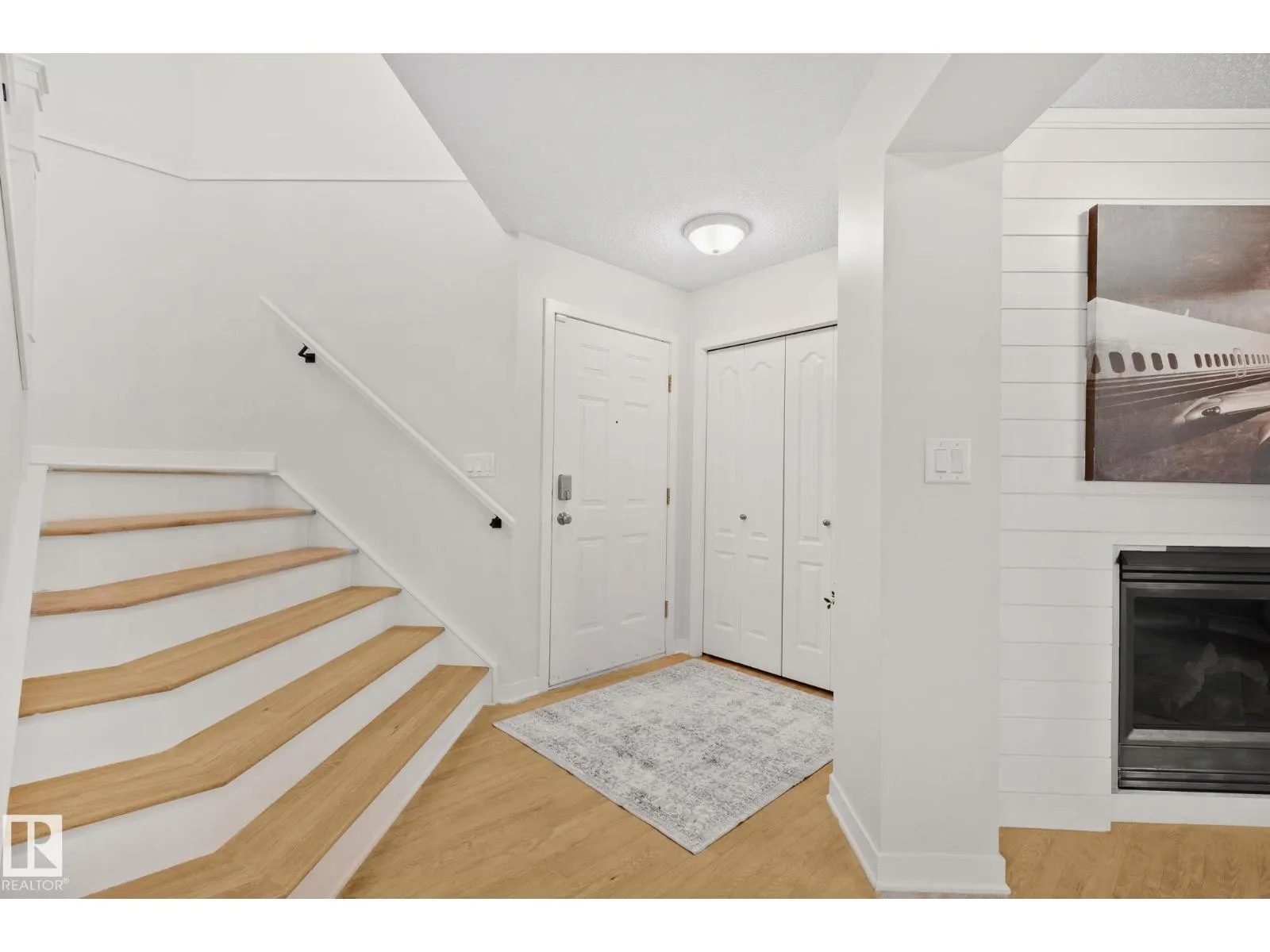 1156 118A ST NW