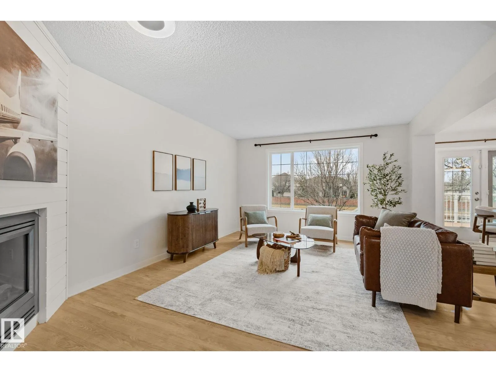 1156 118A ST NW