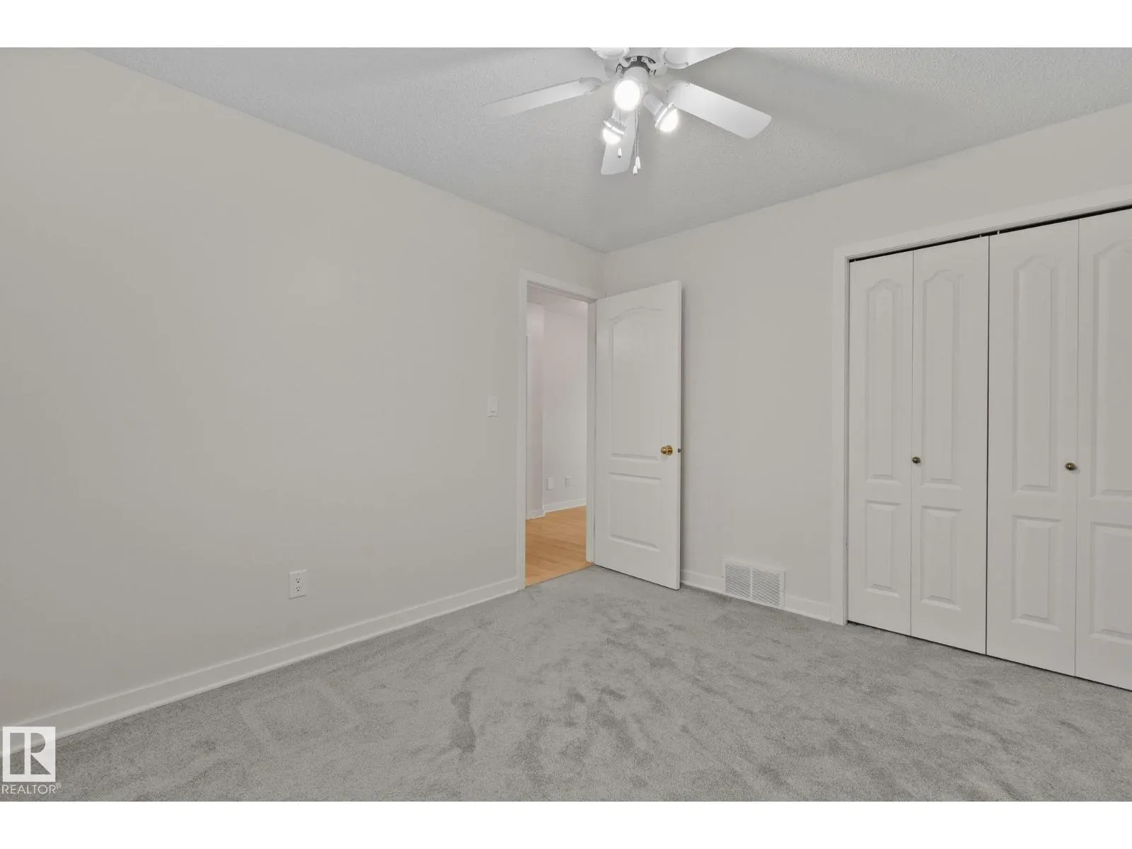 1156 118A ST NW