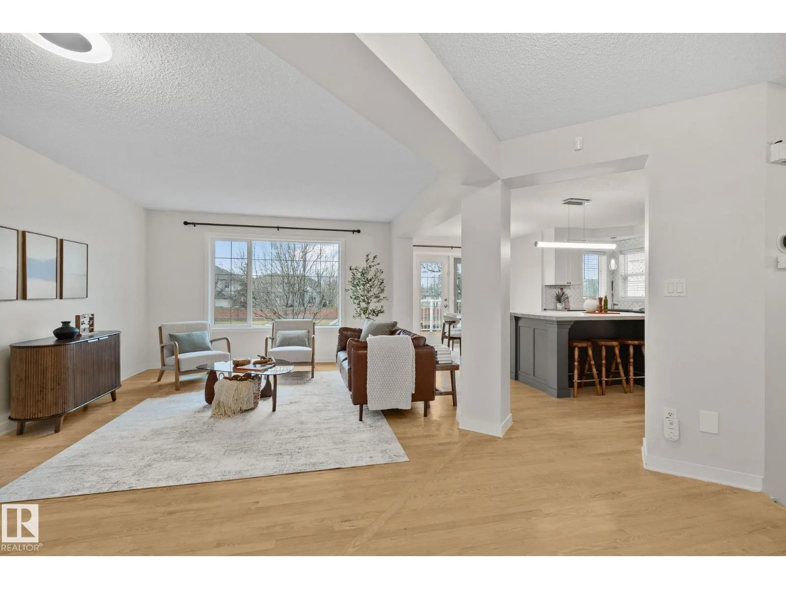 1156 118A ST NW
