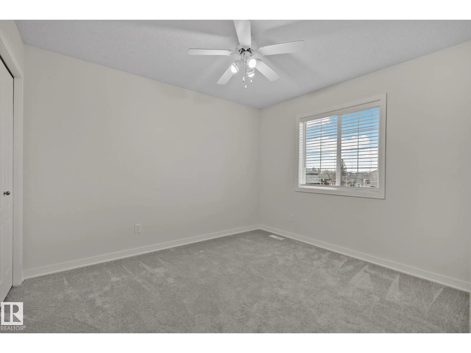 1156 118A ST NW
