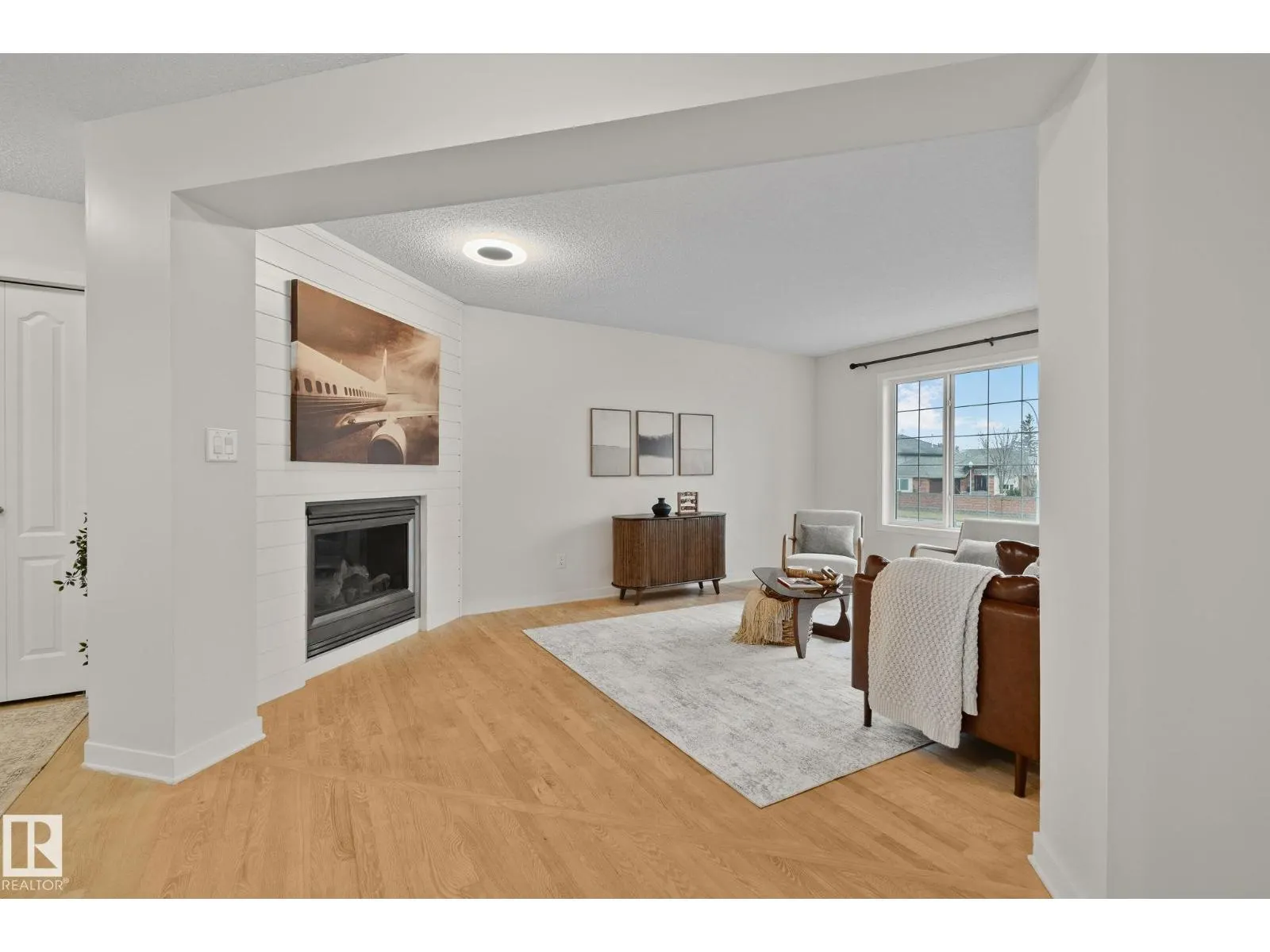 1156 118A ST NW