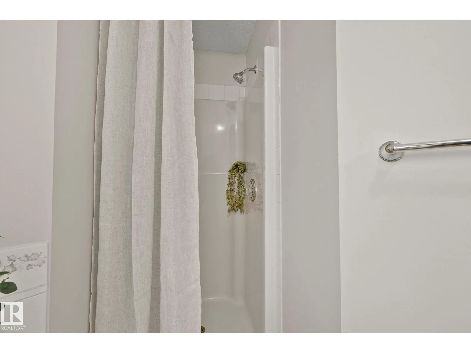 1156 118A ST NW