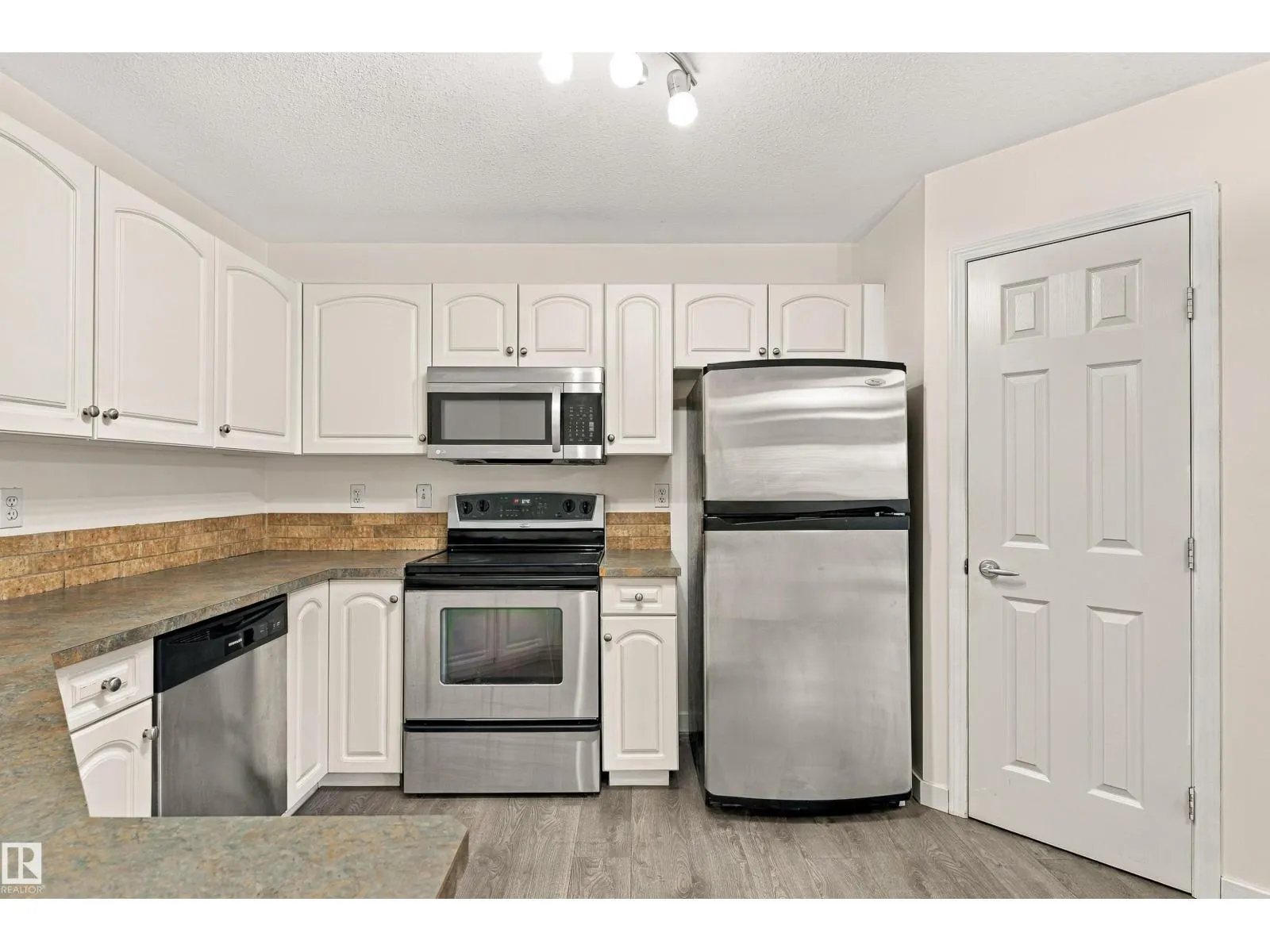 #5 150 Edwards DR SW SW