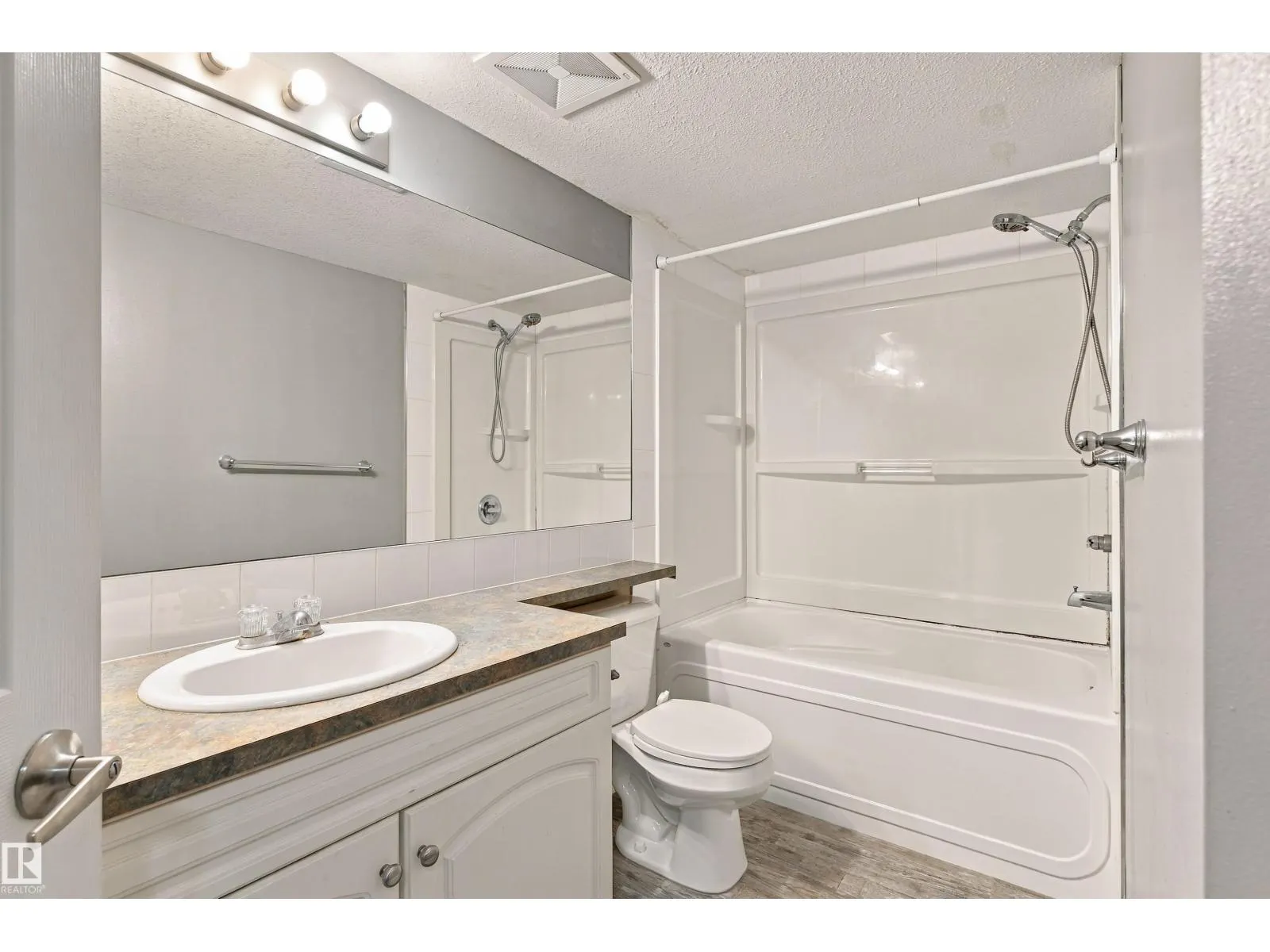 #5 150 Edwards DR SW SW