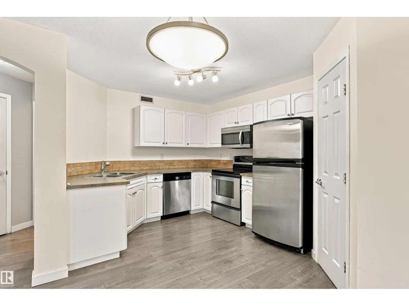 #5 150 Edwards DR SW SW