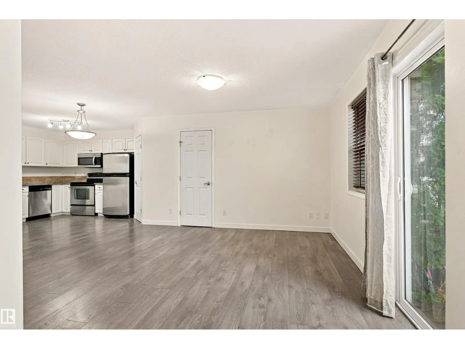 #5 150 Edwards DR SW SW