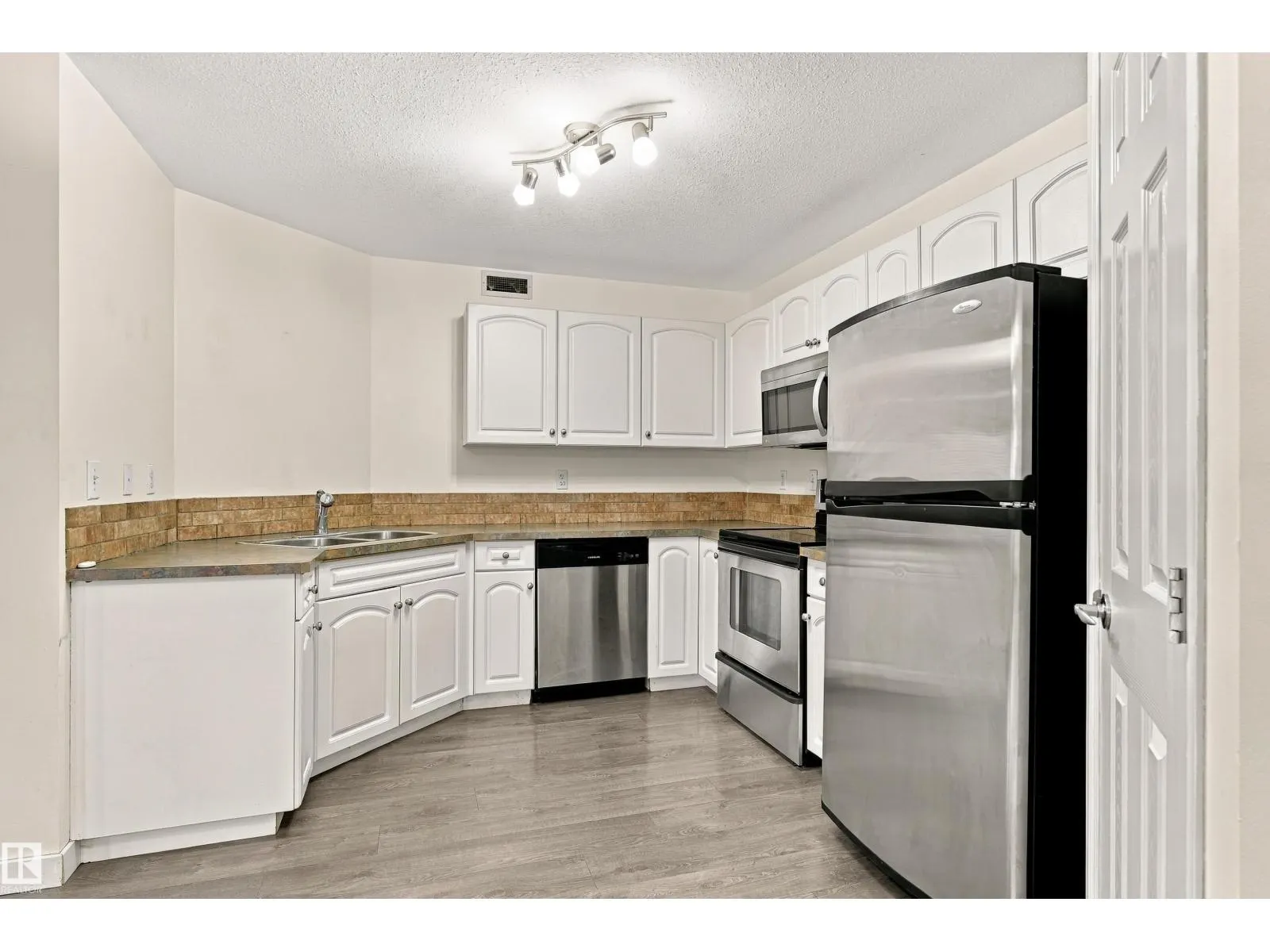 #5 150 Edwards DR SW SW