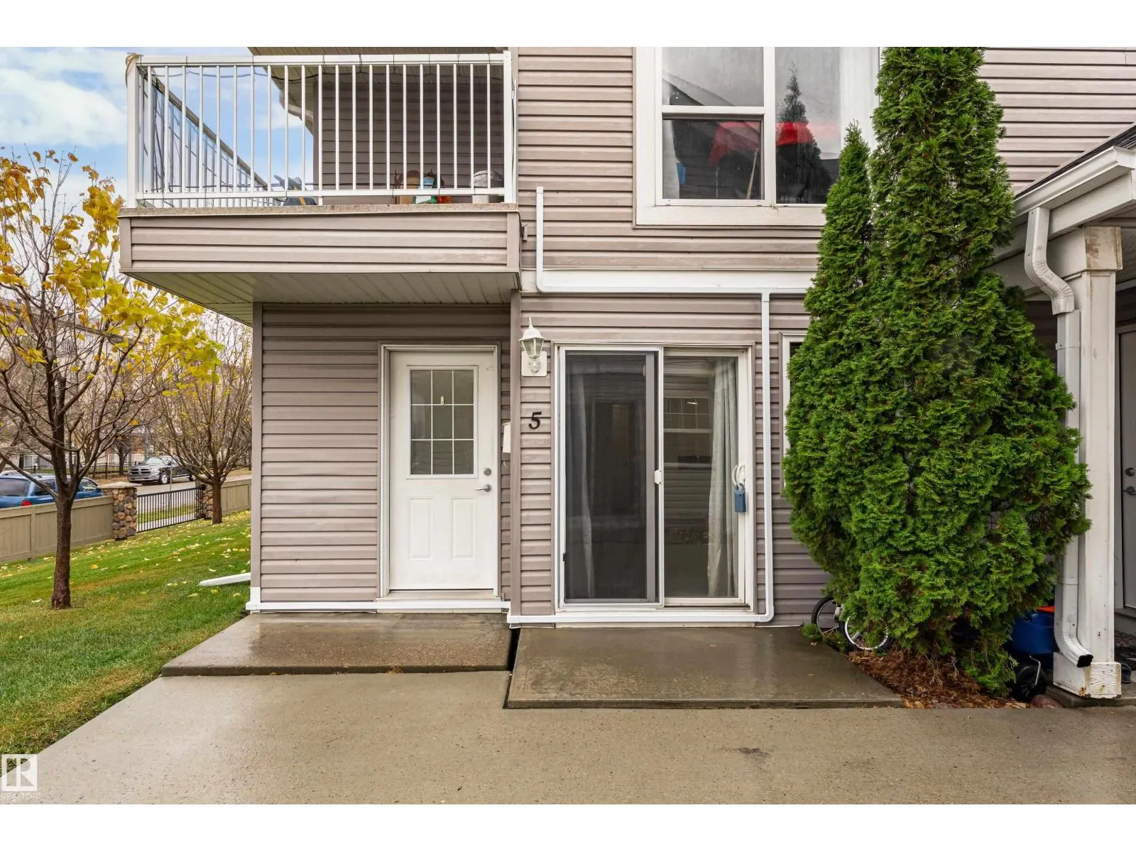 #5 150 Edwards DR SW SW
