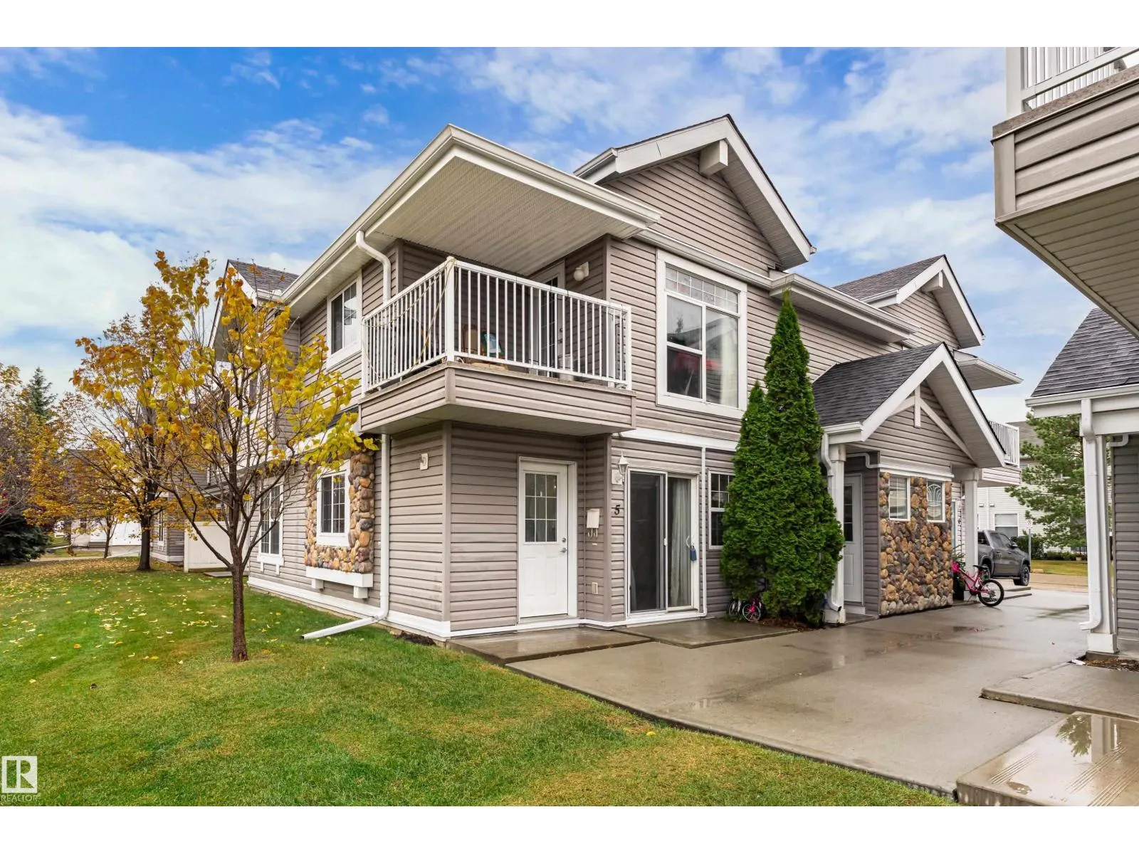 #5 150 Edwards DR SW SW