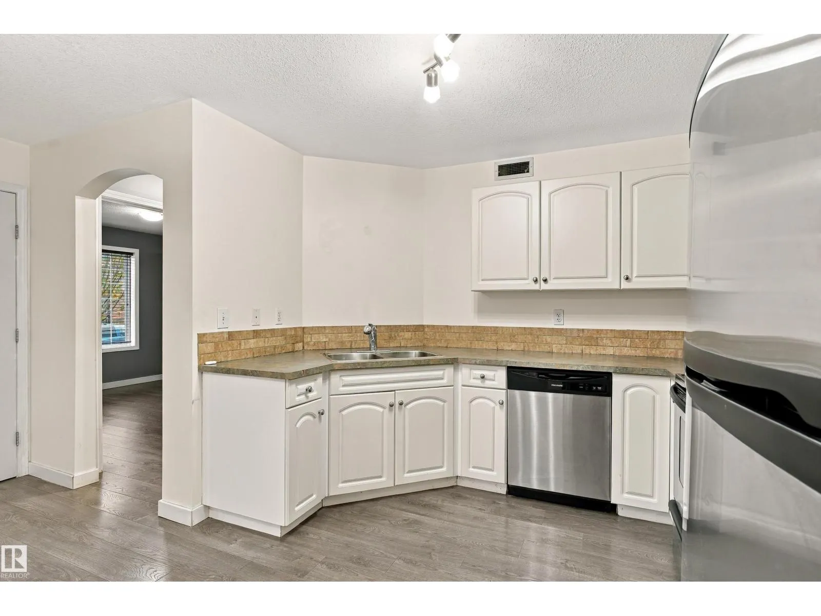 #5 150 Edwards DR SW SW