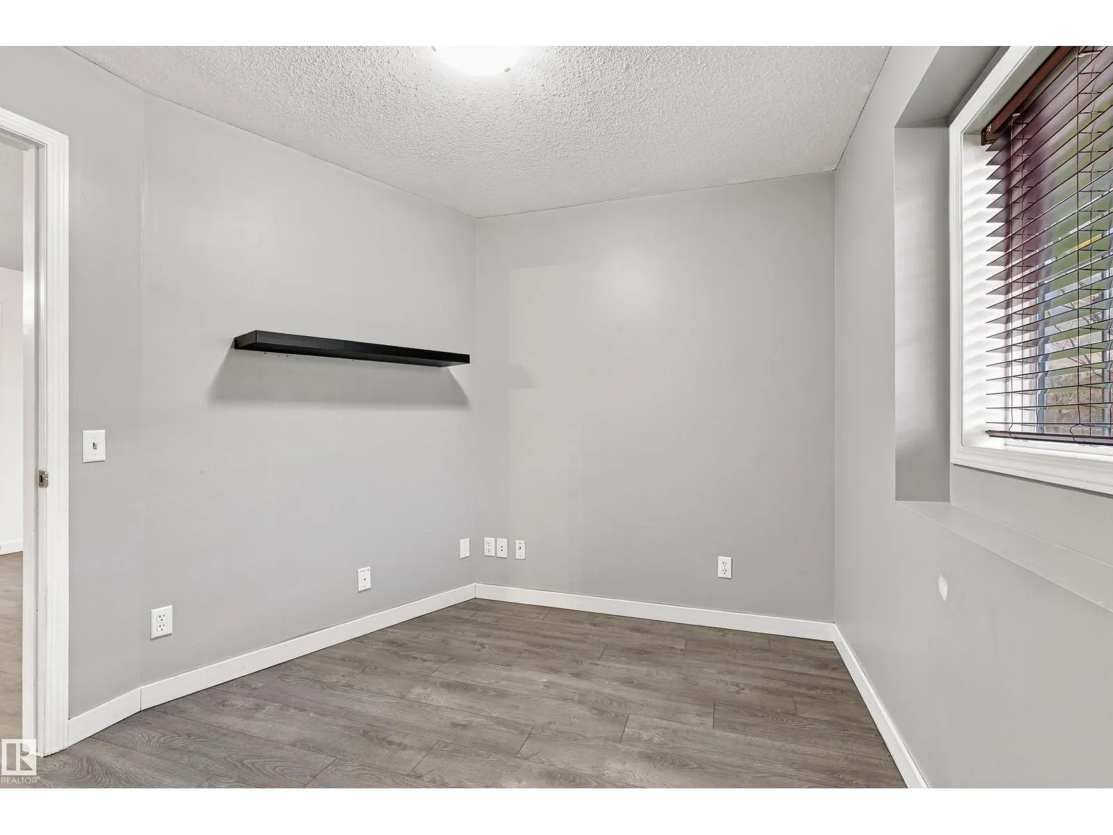 #5 150 Edwards DR SW SW