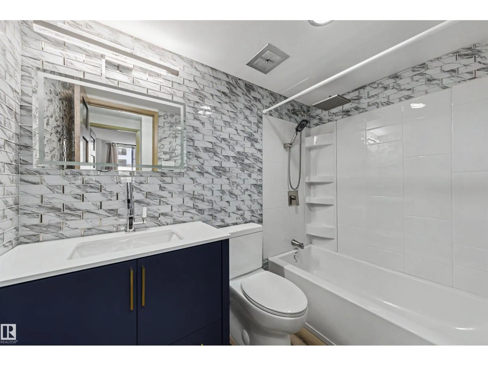 #301 10160 115 ST NW