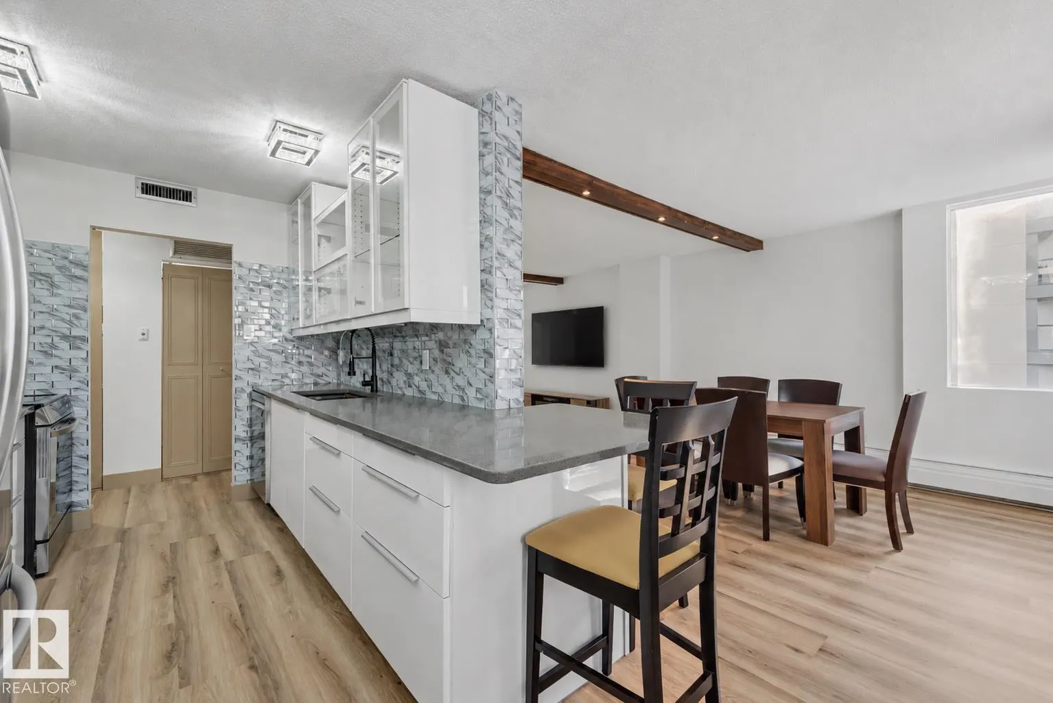 #301 10160 115 ST NW