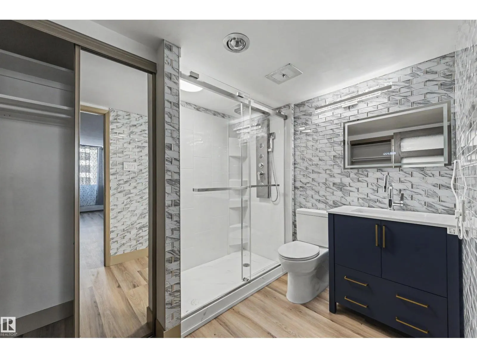 #301 10160 115 ST NW