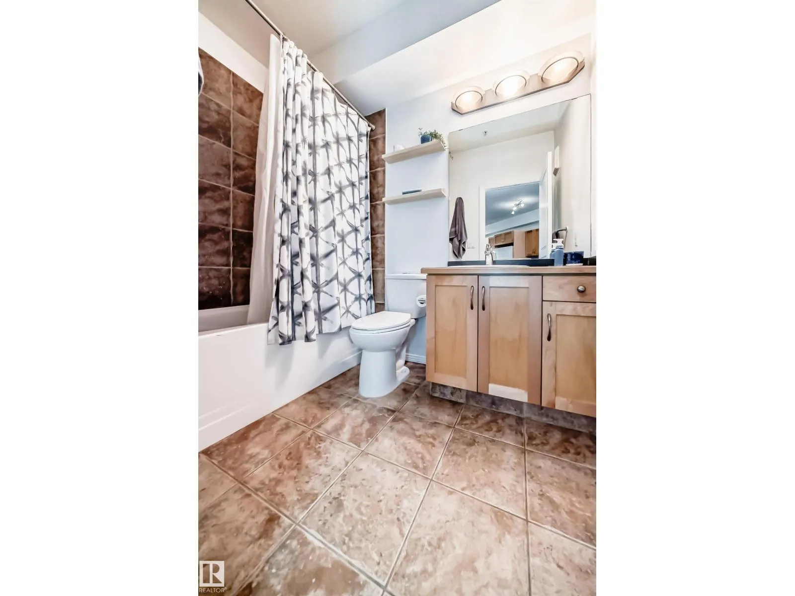 #223 10407 122 ST NW