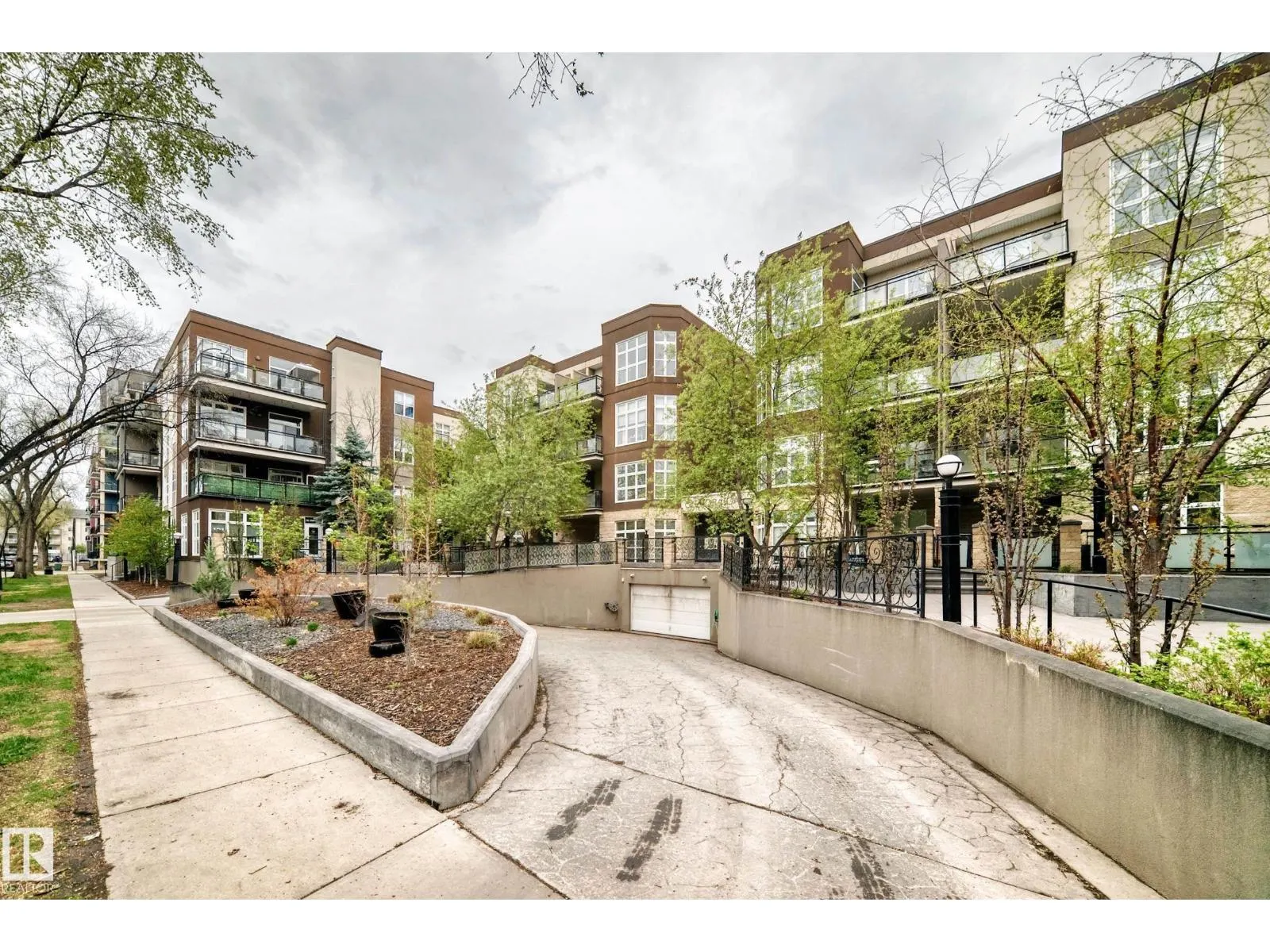 #223 10407 122 ST NW