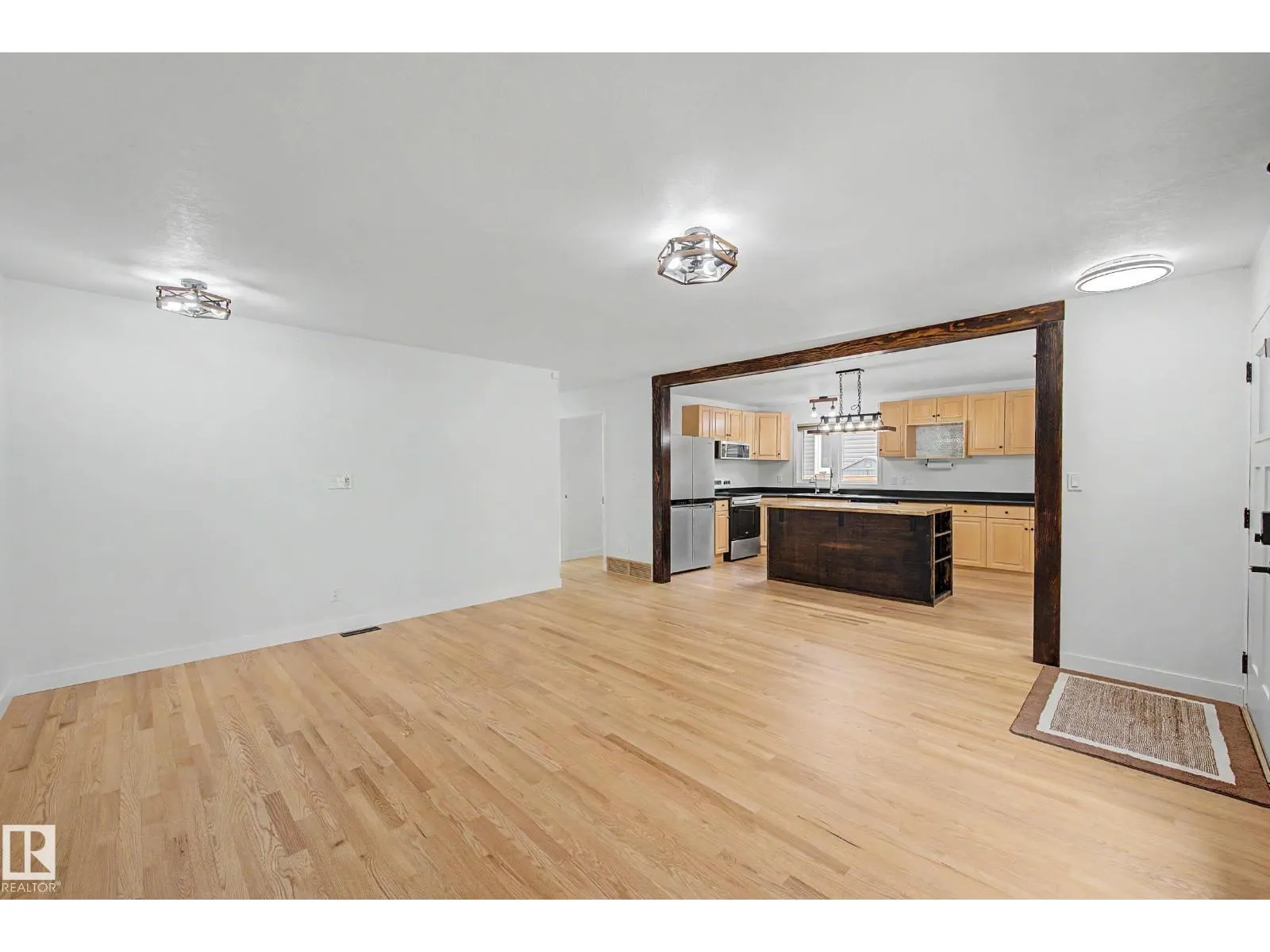 160 Mission AV