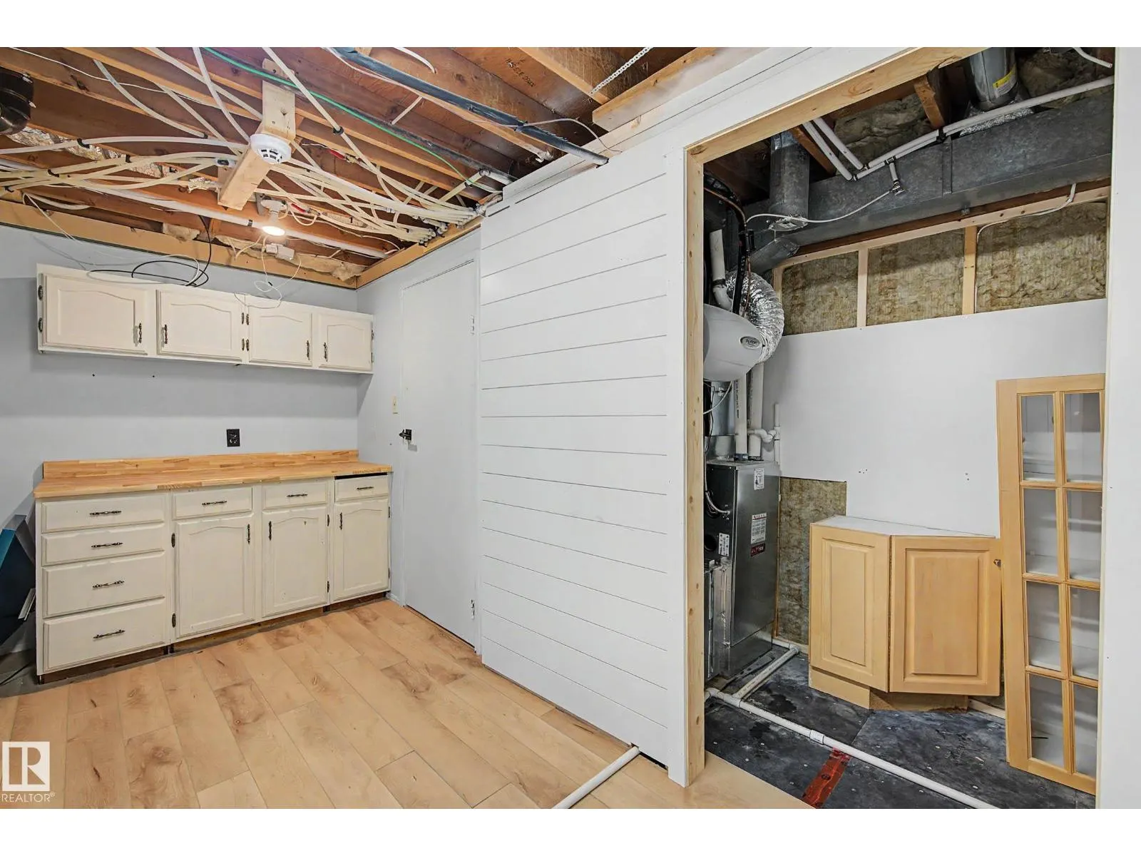 160 Mission AV