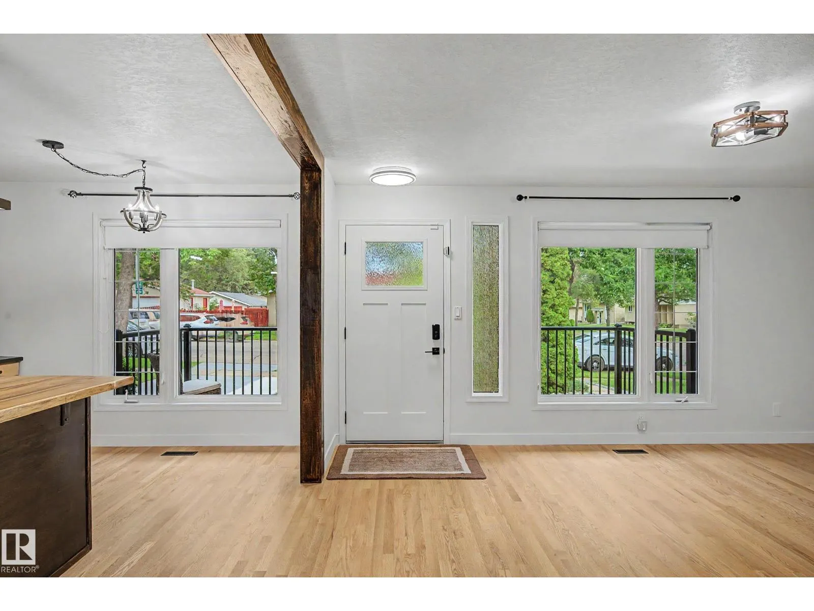 160 Mission AV