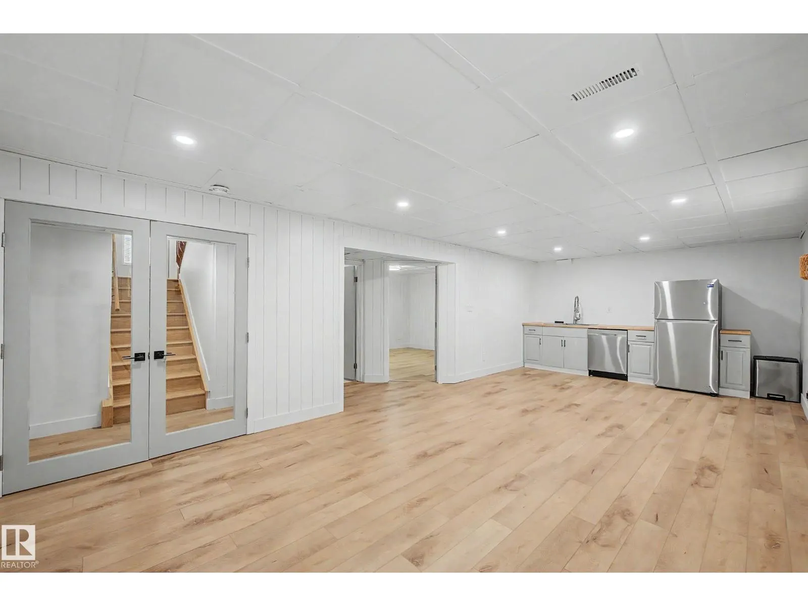 160 Mission AV
