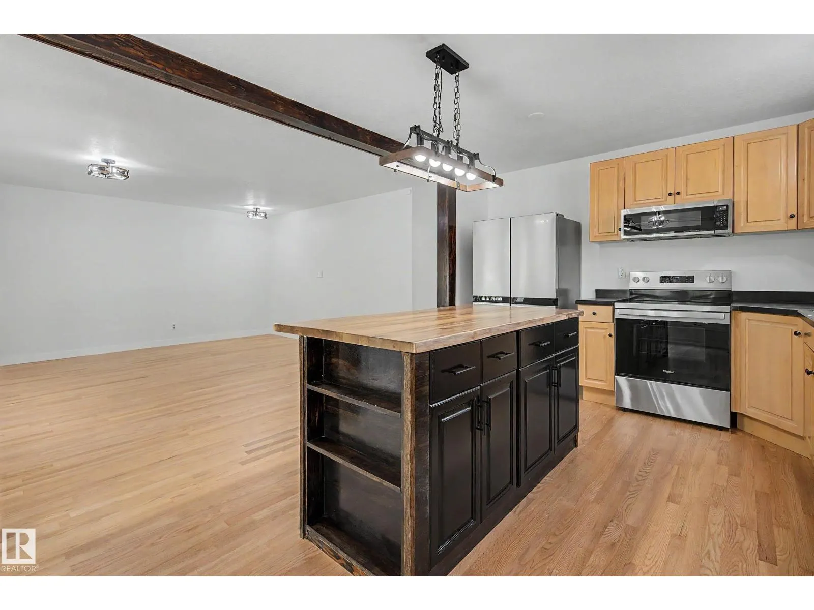 160 Mission AV