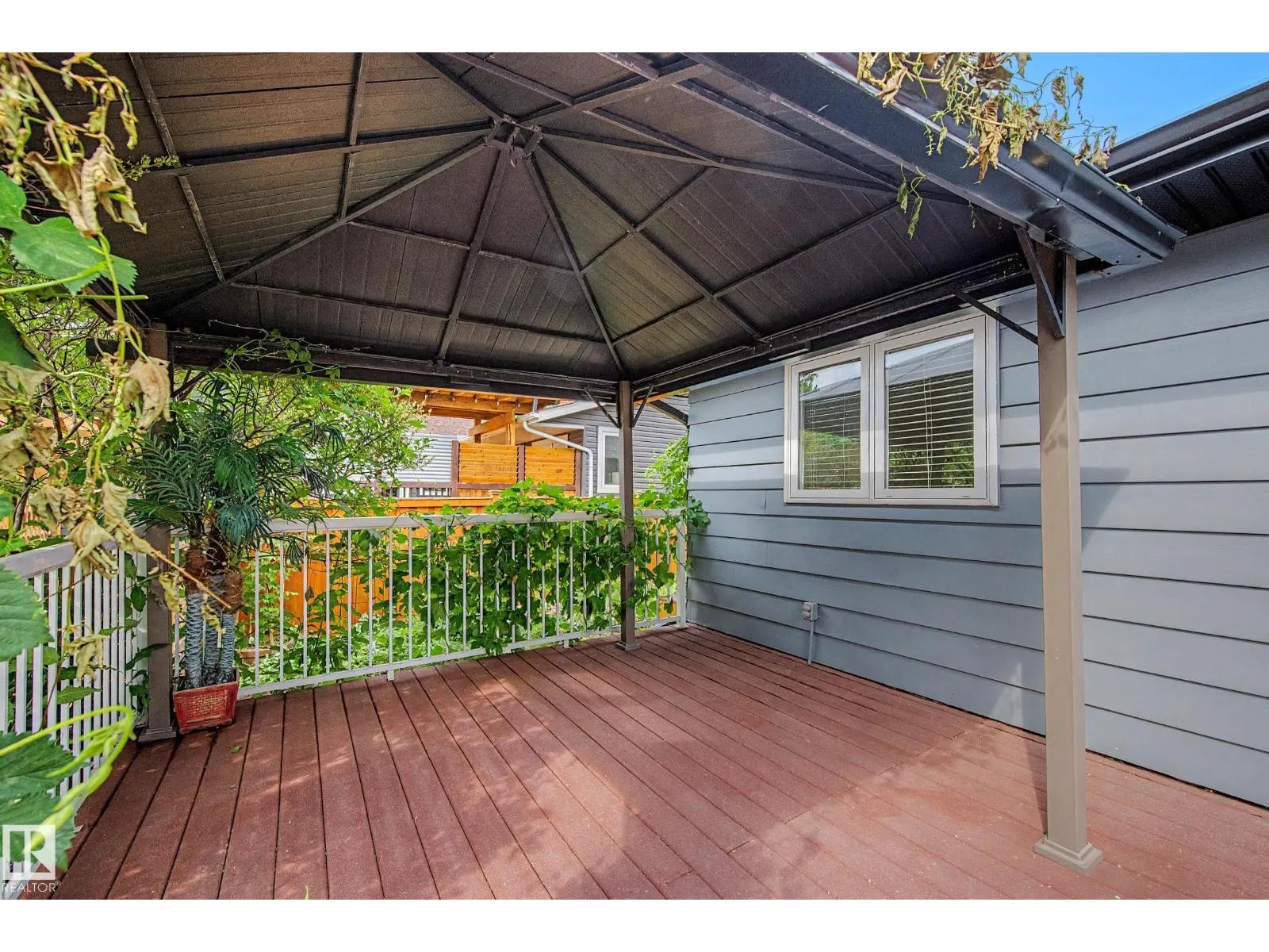 160 Mission AV