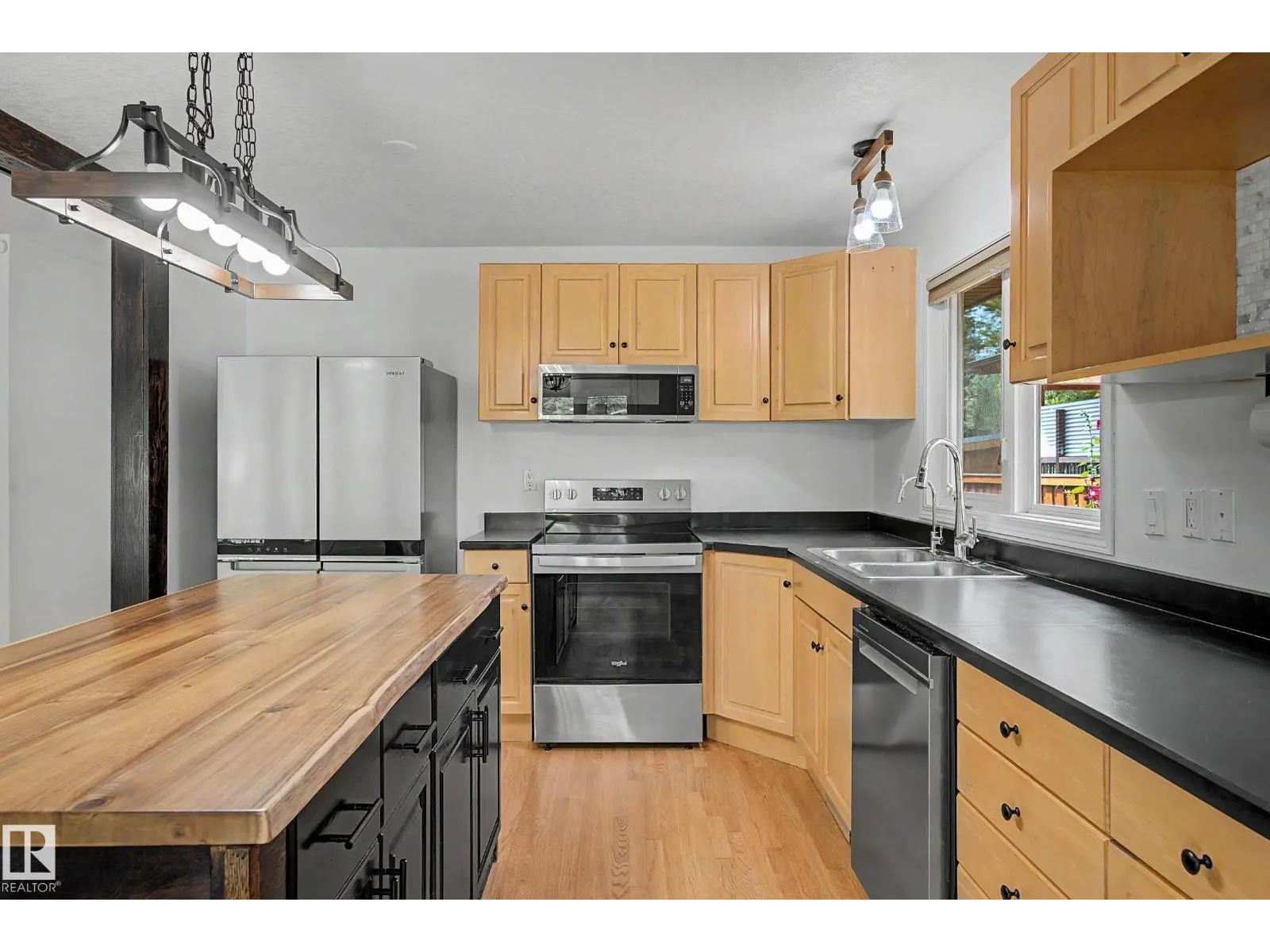 160 Mission AV