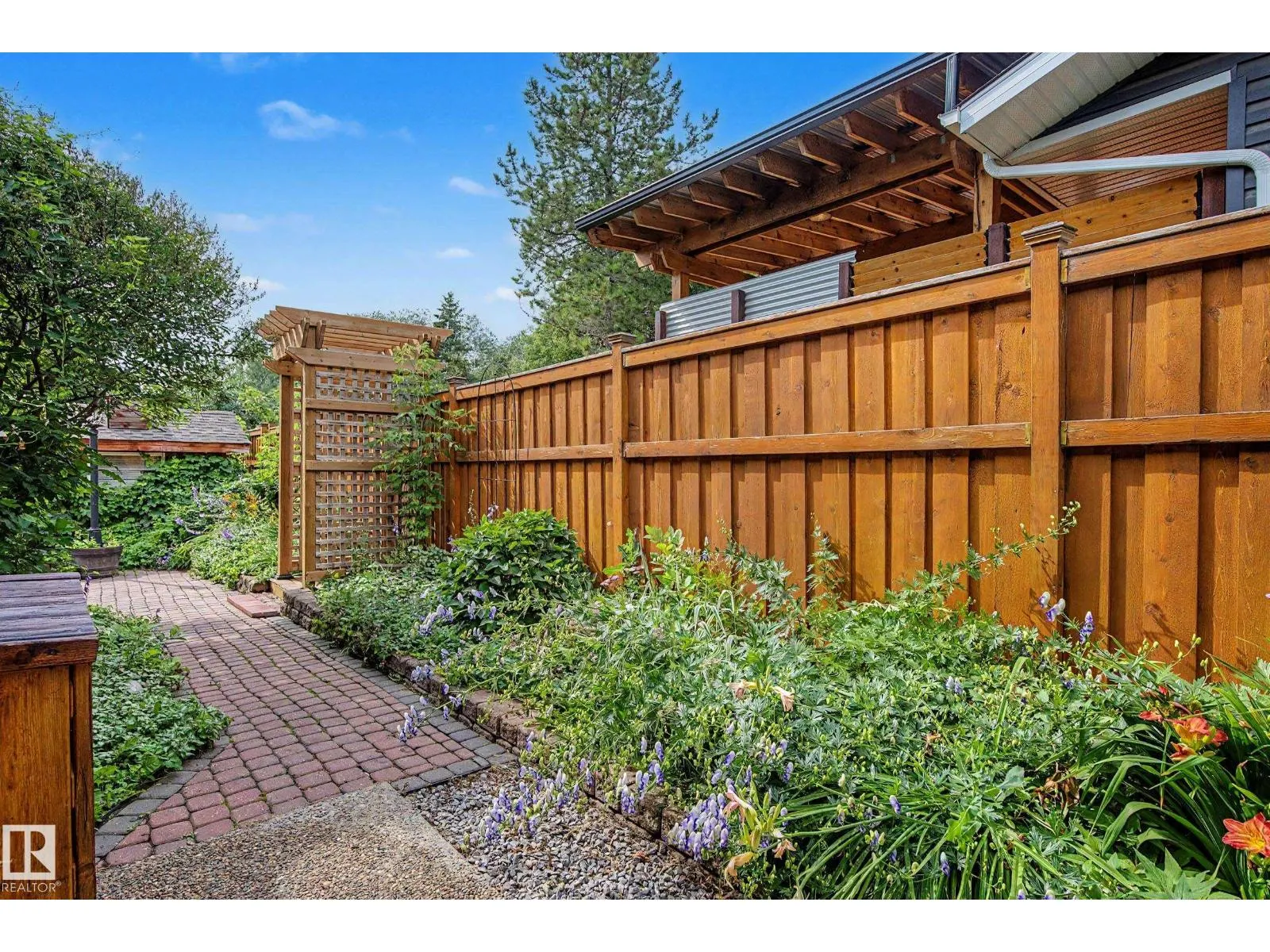 160 Mission AV