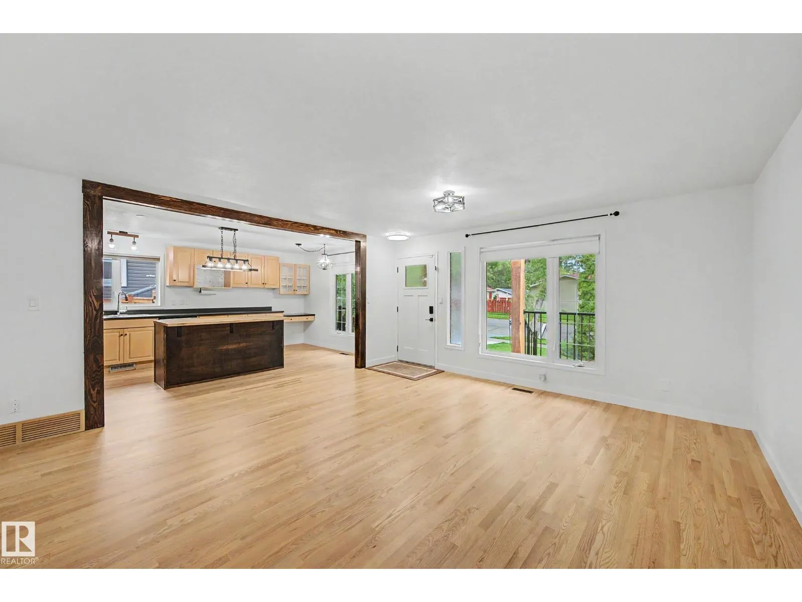 160 Mission AV