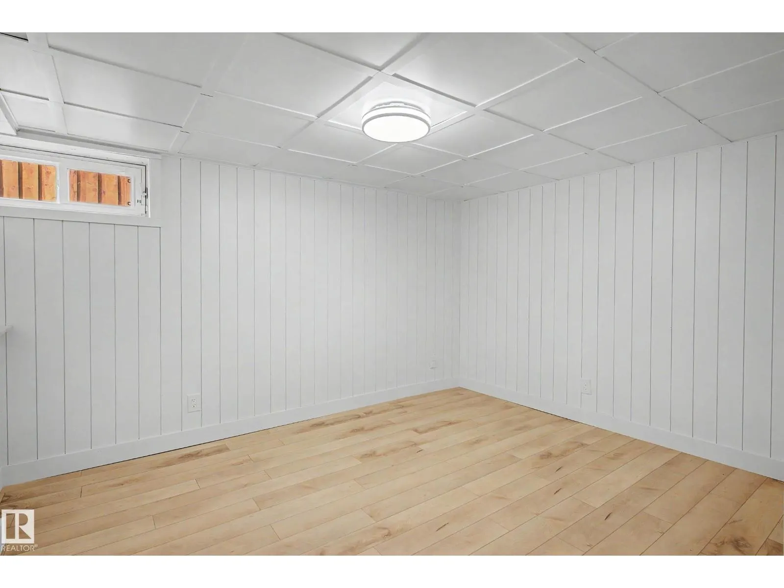 160 Mission AV