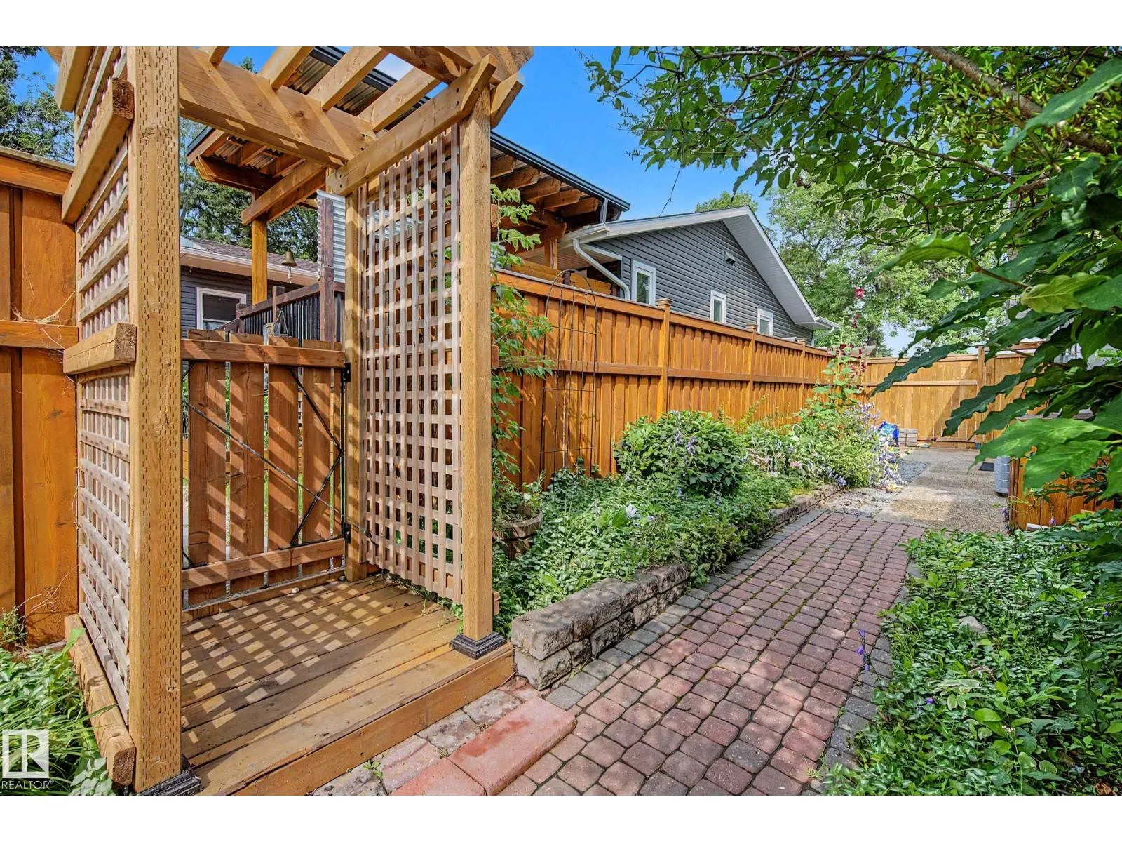 160 Mission AV