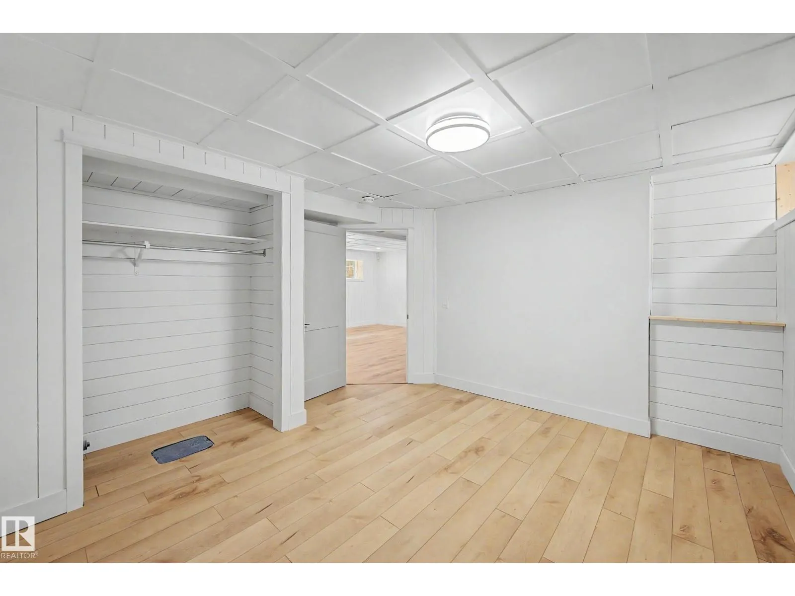 160 Mission AV