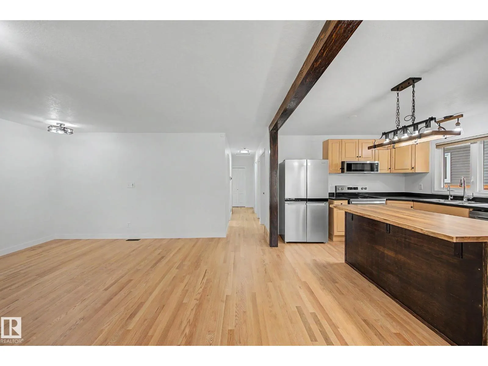 160 Mission AV
