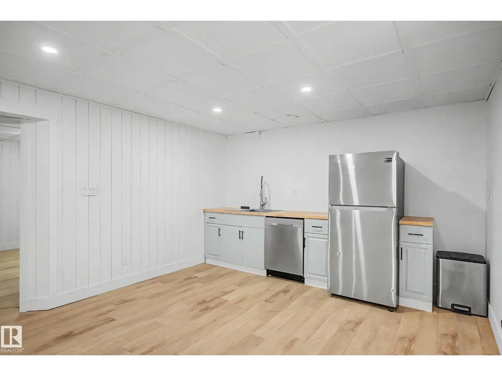 160 Mission AV