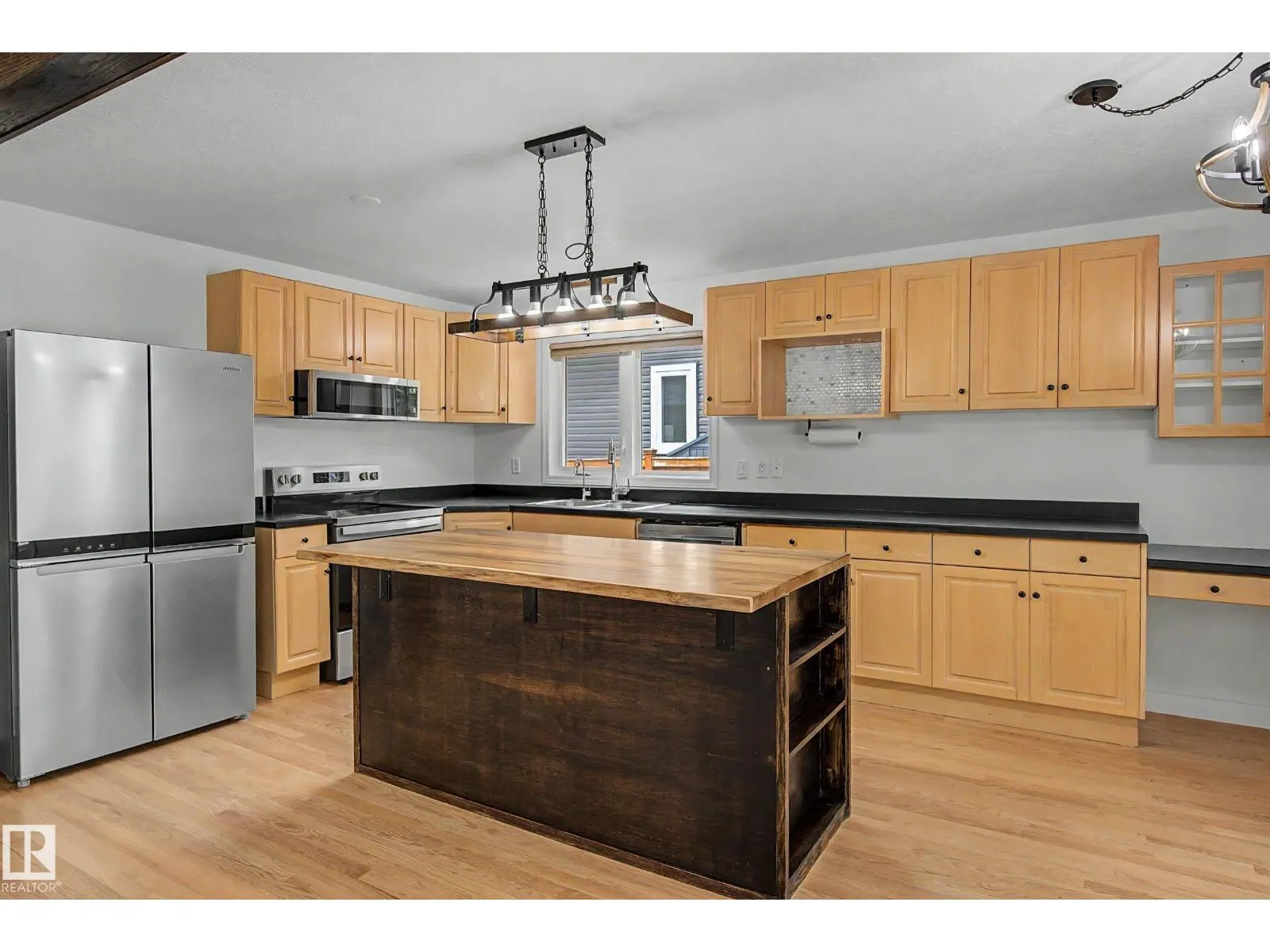 160 Mission AV