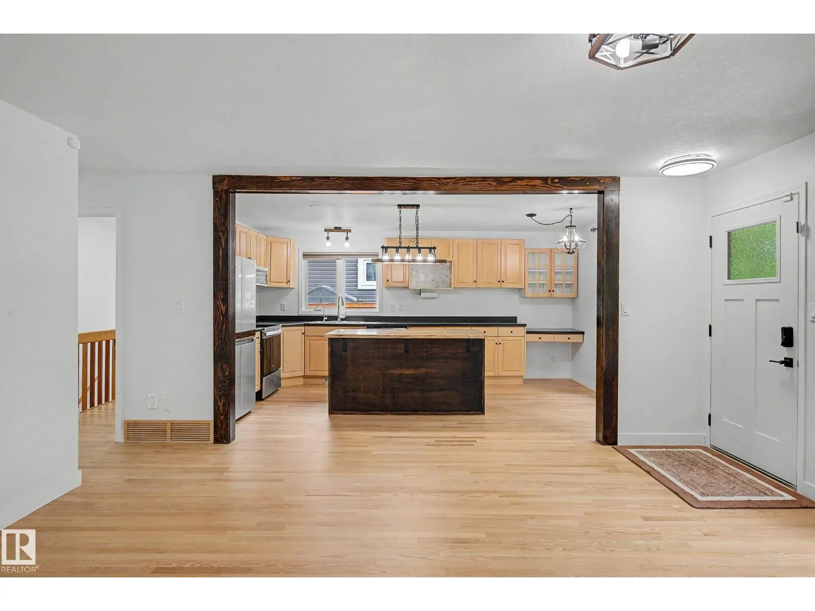 160 Mission AV