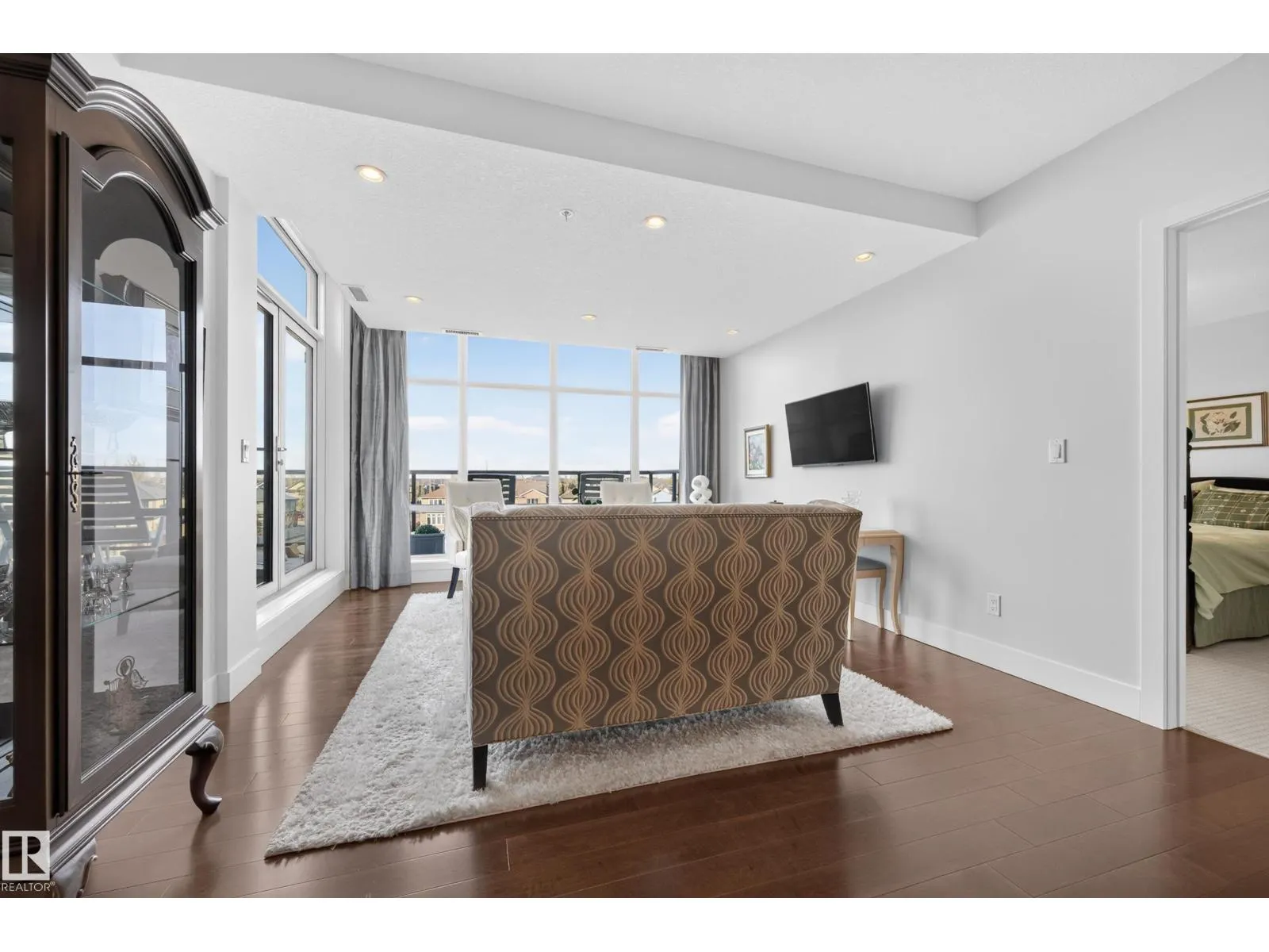 #403 1350 WINDERMERE WY SW