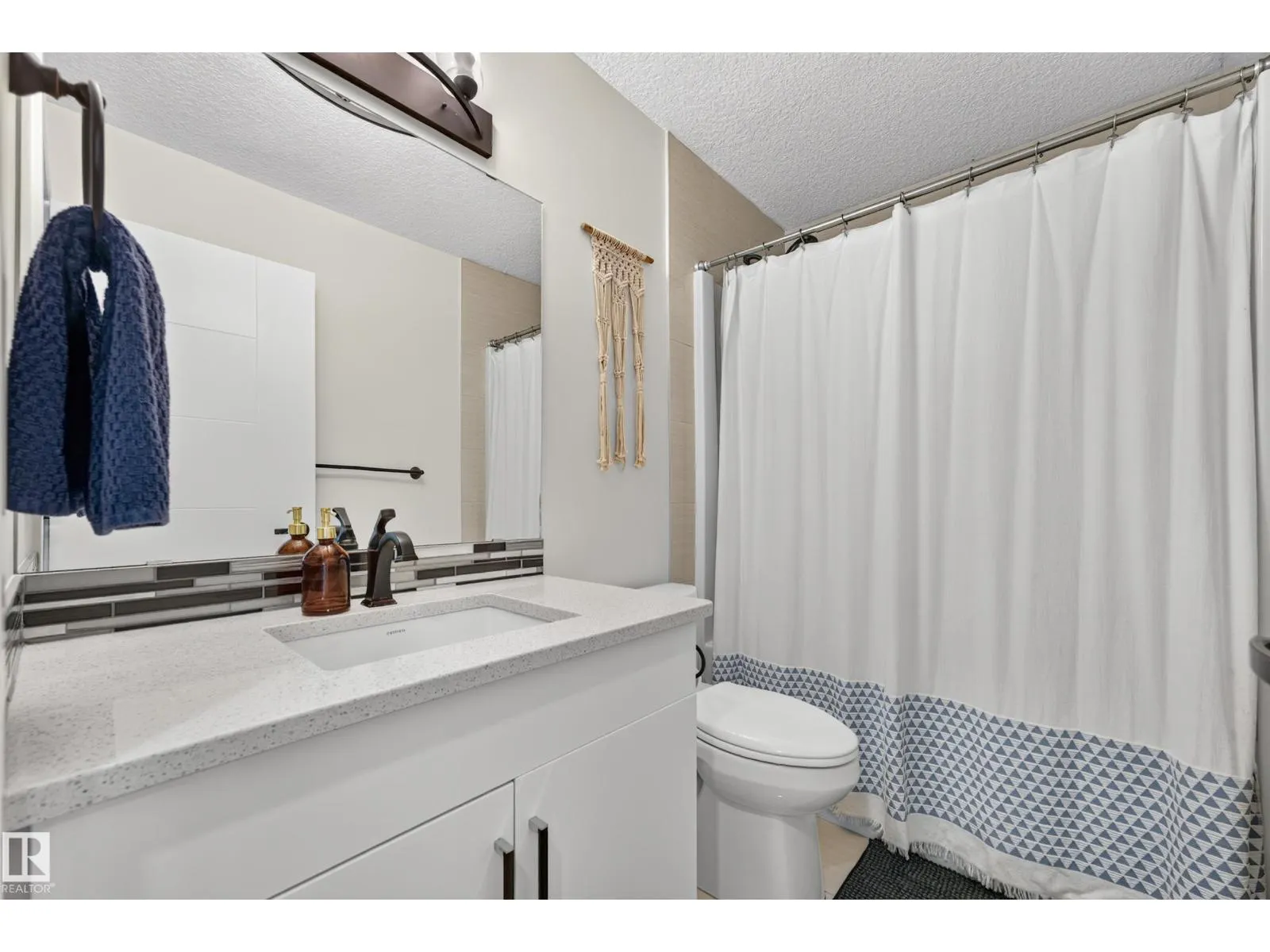 9320 71 AV NW