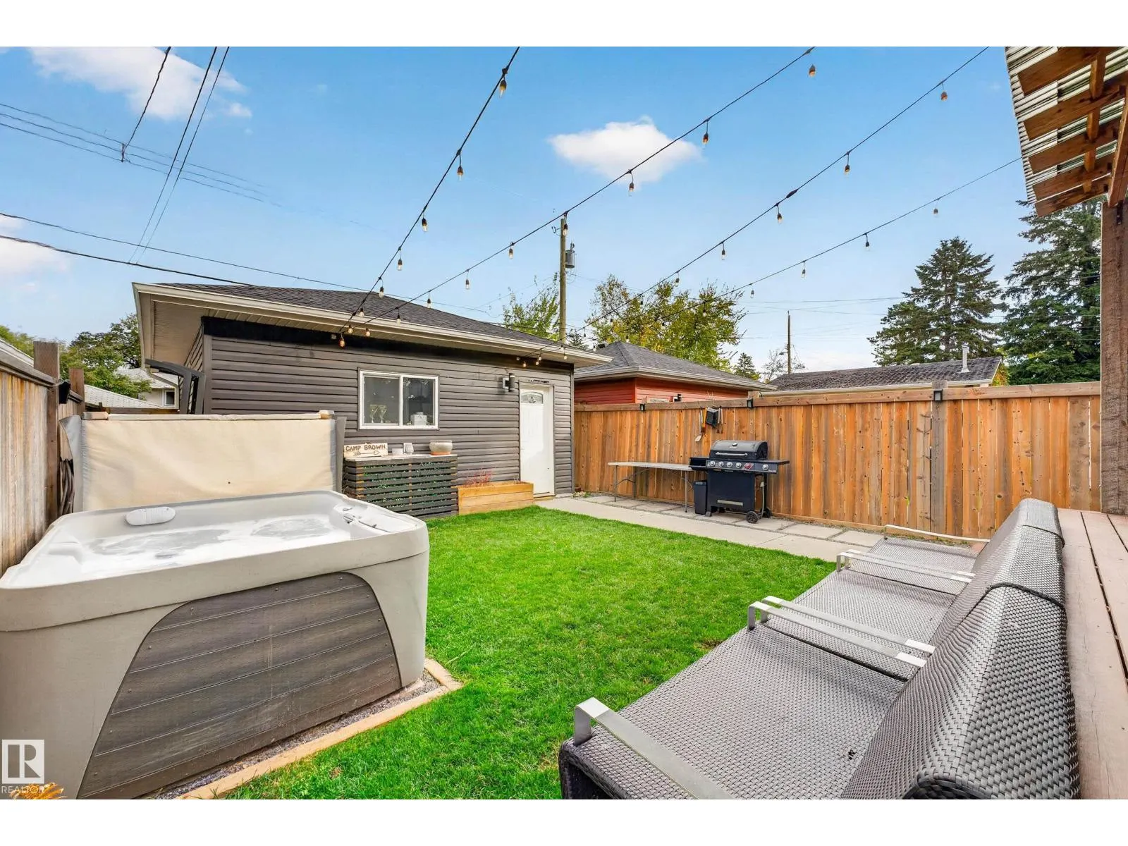 9320 71 AV NW