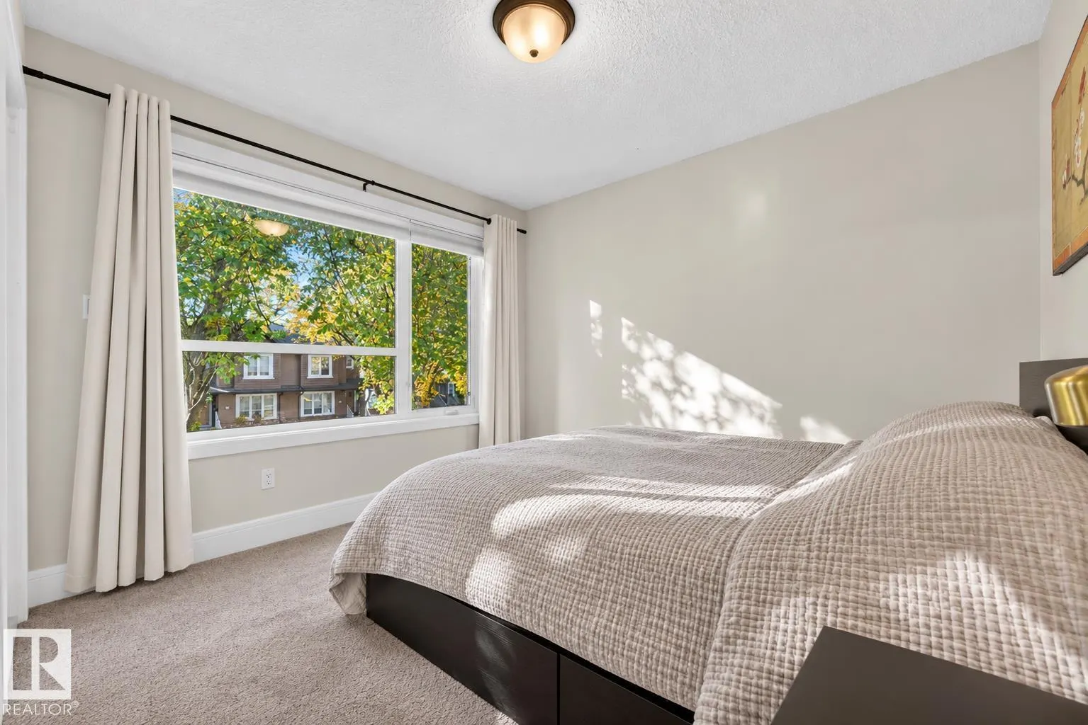 9320 71 AV NW