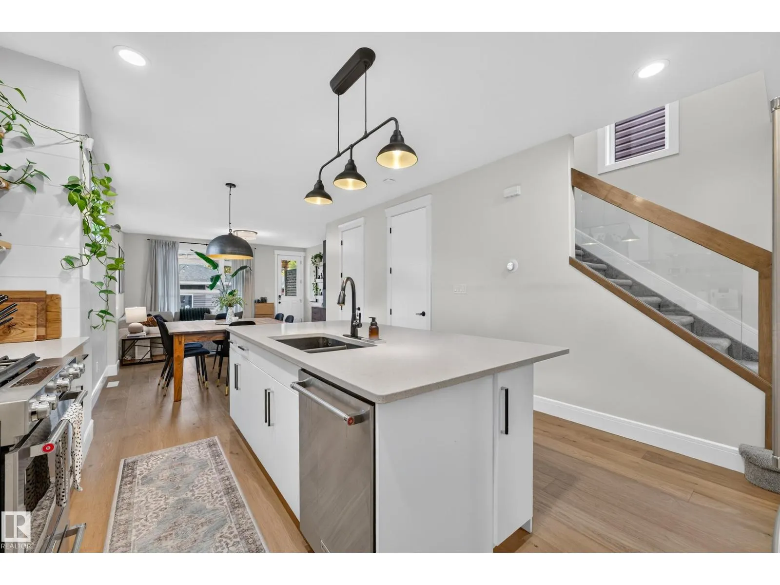 9320 71 AV NW